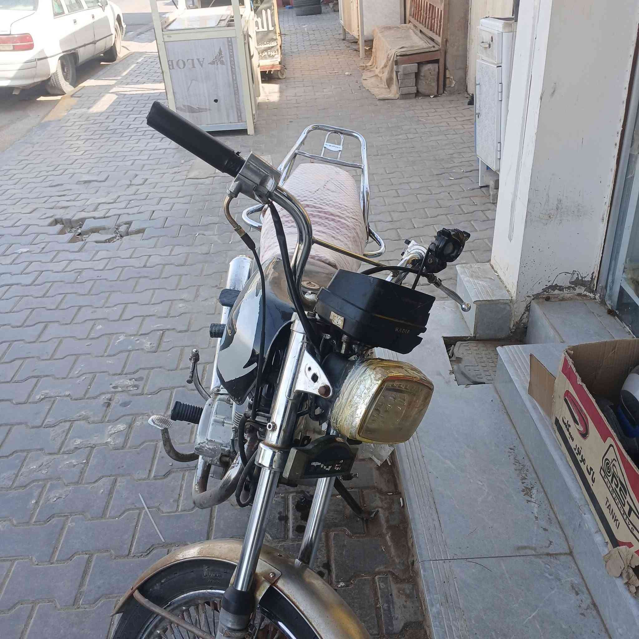 سلام عليكم دراجه أوراق اصليه مديل ٢٠٢٠مكانها الكوت الشهداء شارع الأطلال معرض دراجات سيف الدريساوي تنباع قصد على الماستر الرافدين وتنباع حاضر الشراي يتصل ***********سعر ٤٥٠ بل حاضر
