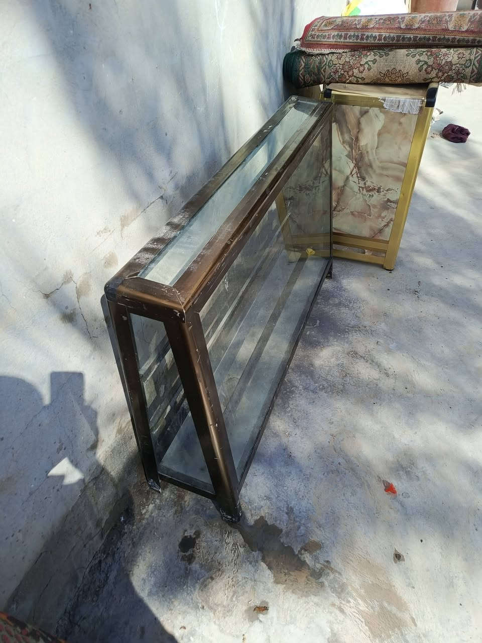 سلام عليكم عارضه مال اسواق عرض مترونص او متر وربع السعر ٣٠بغداد منطقة الانتصار ***********
