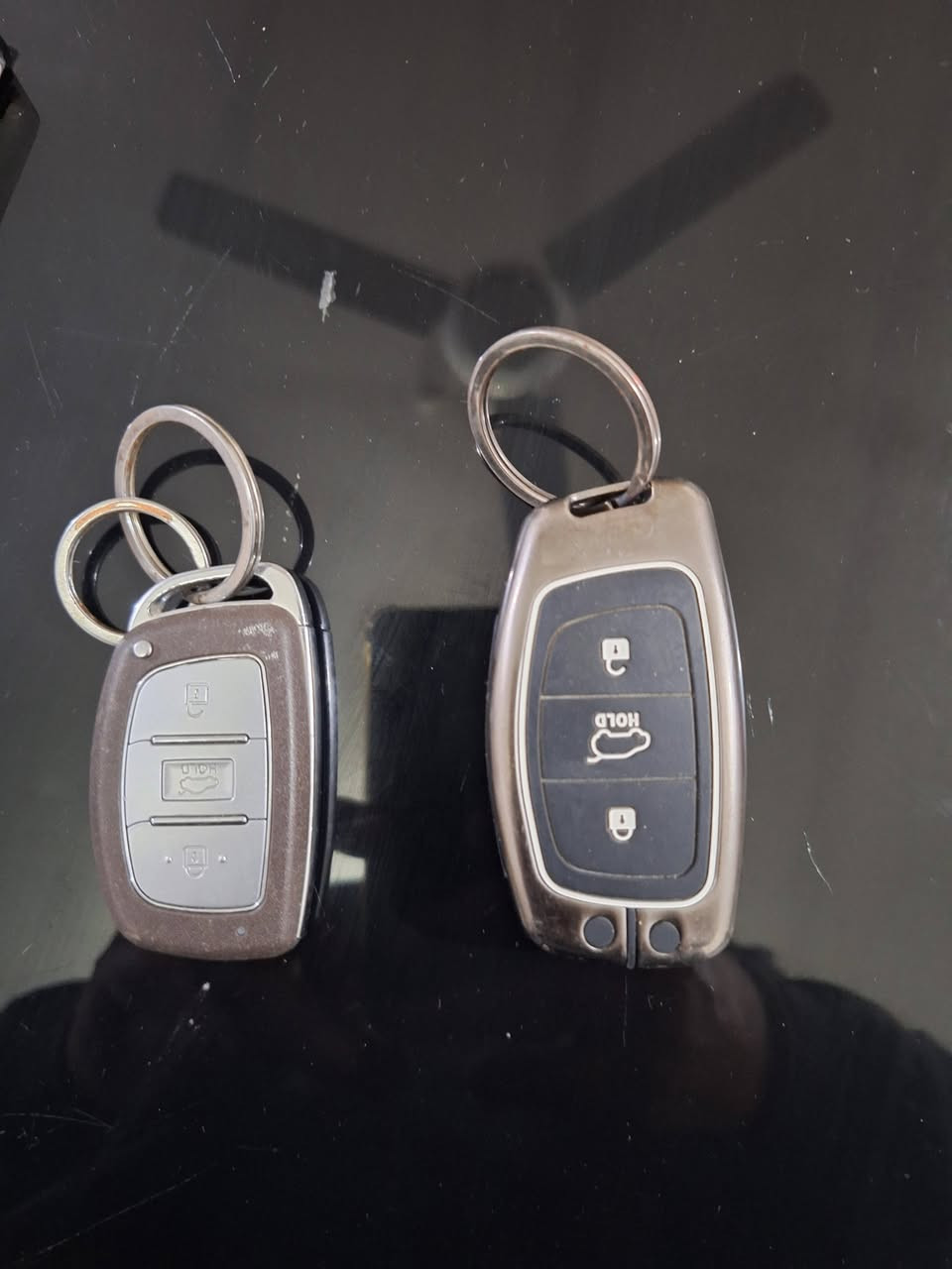 من رخصه الادمن بصمه للبيع
بصمه ترهم على كل السيارات 
بيها ترحيب ،ريموت عدد ٢+رقم سري يرهملها
تشغيل عن بعد
***********
