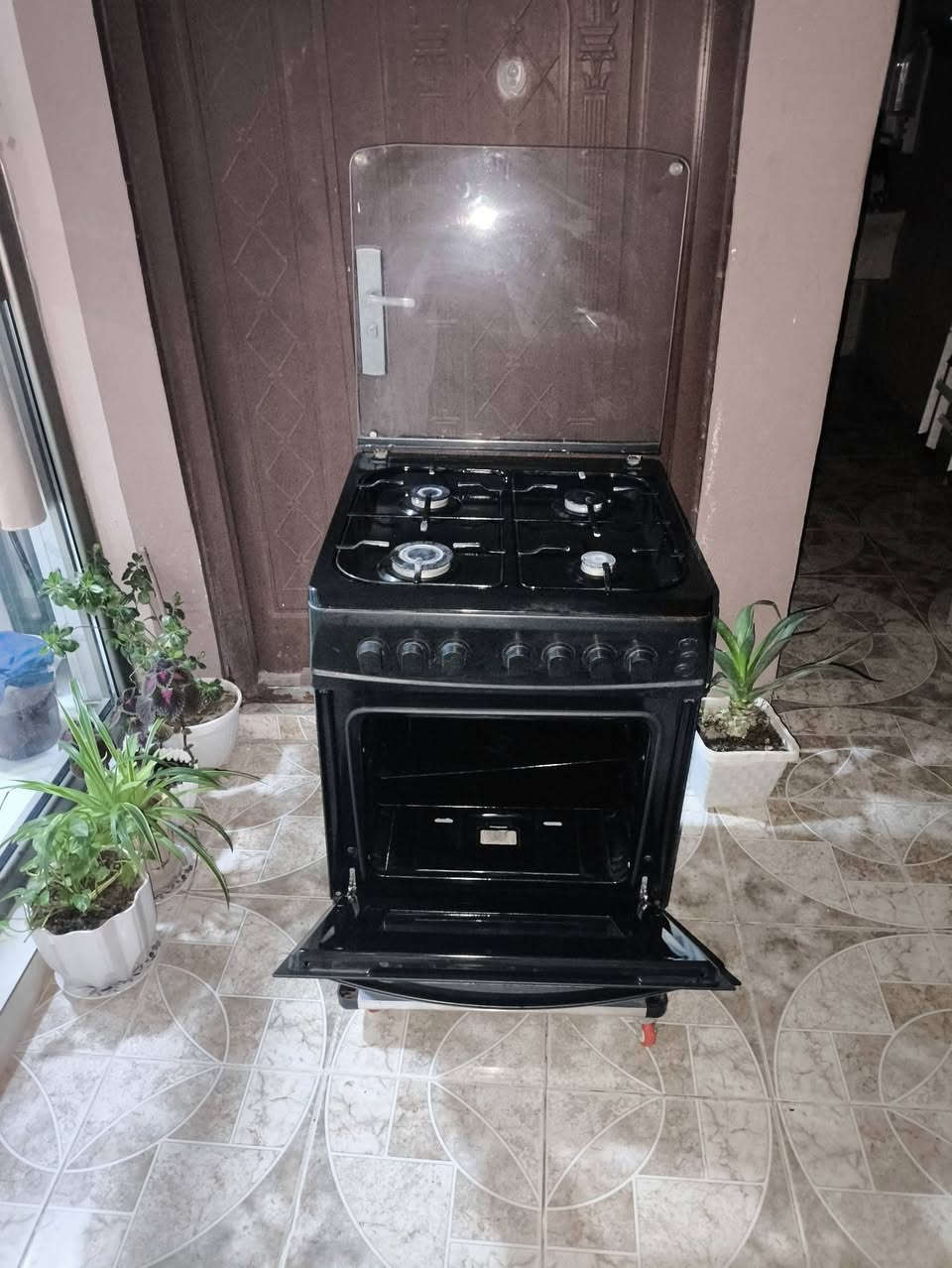 ئەم تەباخە بۆ فرۆشتن بێ عەیبە فرنەکەشی ئیشەکات 70هەزار ژێرەکەشی تایە ***********
