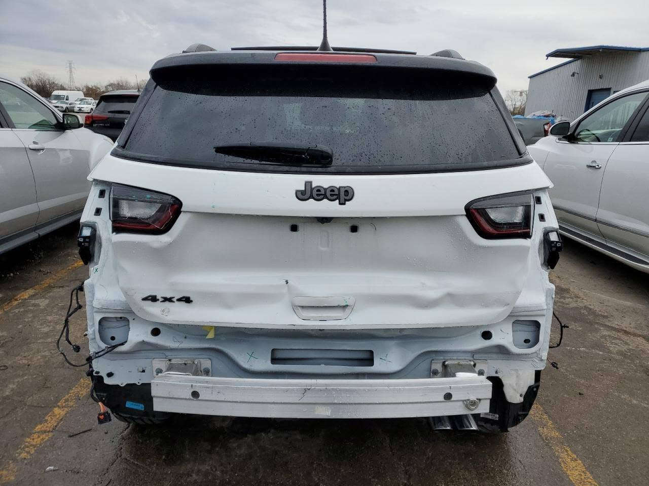 * جێب کۆمباس مۆدیل 2022 مەکینە 2.4L
* مواسفات High Altitude
* بێ سبووغ لێدان تەنها سندووقی ساردەکوت و کارتە پێش کەپس و پەرەشوت کەپس بەشەرت بێ داخیلی تەنانەت سندووقەکەشی نەکرایتەوە بورغی بانەدرایە لەسەر سەیارە چاکرایتەوە.
* رەقەم شانسی : 3C4NJDCBONT230056
* 33 هەزار کیلۆمەتر رۆشتوە
* لایت لید و عەدەسە
*  بلاجکتۆر لید و عدەسە
* کوشن جلد و کارەبا سکن و سایق
* کوشن سارد و گەرم
* کوشنەکانی پشتەوەش گەرم
* سوکان هیتەر
* شاشە گەورە و 4 کامێرا
* دەشبول ئەلکترۆنی
* وایەرلێس چارج موبایل
* کوشن خزن
* دەبل ئەکسل
* سقف پانۆراما و بیلاد رەش
*  نەینۆك رادار و هیتەر
* راداری خەتی جادە و برێك ئۆتۆ و تحدید سرعە رادار
* تەبرید دوو زۆن و مەرکەزی 
* سەماعە alpin
* داخیل هەموو ڕەش
* ئۆتۆ ستار ستۆپ
* شەغاڵ
* سندووق کارەبایی
* ویل کرۆم نفتی قیاس 19 ئینج
* ئاوێنە ئیشارەت
* ئاوێنەی ناوەراست فۆتۆ بۆ لایتی سەیارە.
* فلچەی جام ئۆتۆ لەگەڵ باران
* لایت ئۆتۆ بۆ بەرزو نزمی.
* رەقەم هەلێر .
*********** أربيل, العراق
