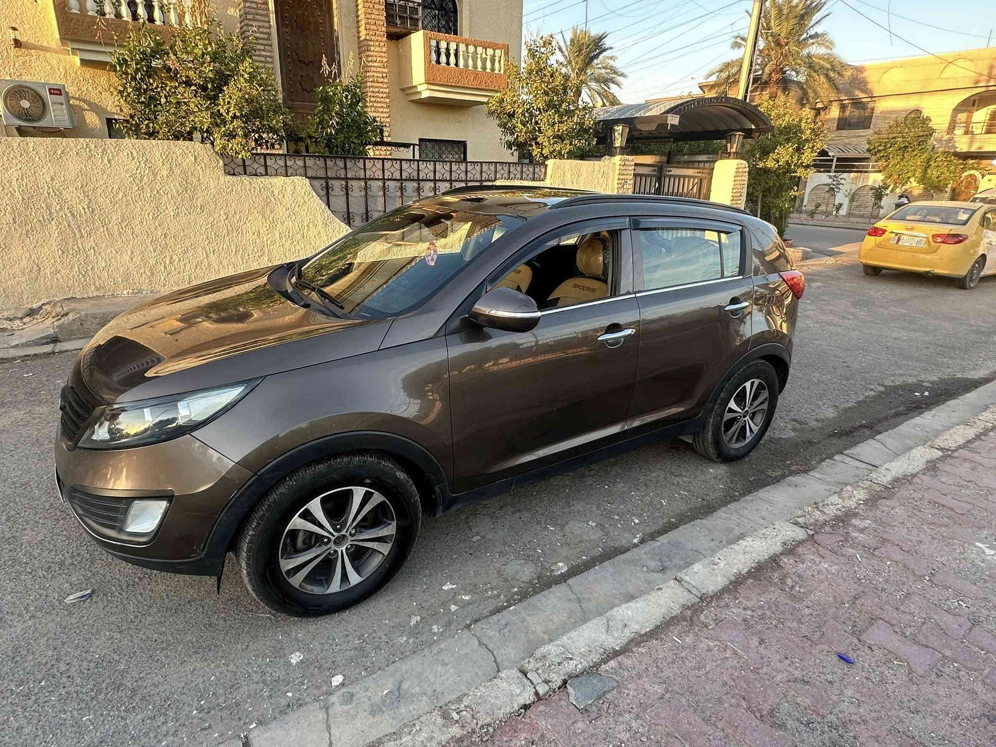 السلام عليكم 
سبورتج 2012 خليجي للبيع فقط 
بجم كبس
ماشيه 124 الف 
فول موصفات 
بنوراما 
اشاير بلمري 
المري شفط 
كشنات جلد
فول تحكم ستيرن 
شاشه كامره السياره فول 
سونارها بلمنشور 
دوشمه ارضيه وكشنات صدر جديد تخم تايرجديد مظومه بانزين موفس اصلي ماتعبك السيار ادامه من الدعاميه للدعاميه مابيه نقص برغي السياره كولش نظيفه 
بغداد حي الجهاد 
السعر $129
***********
