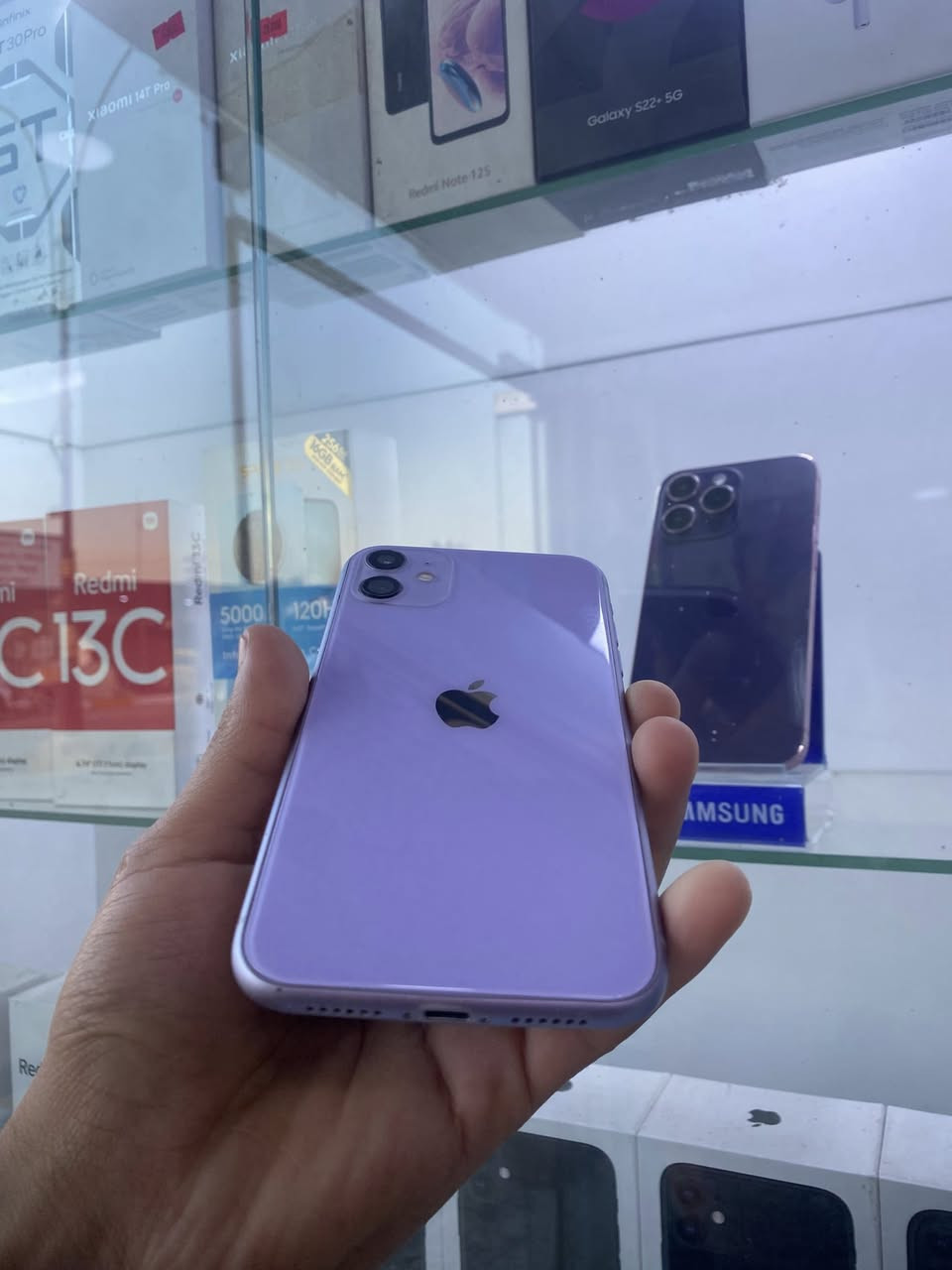 11عادي للبيع نضيف بدله فقط شاشه اصلي  التواصل ***********
