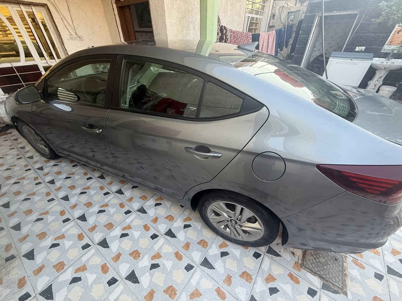 السلام عليكم 
النترا موديل ٢٠١٩ وارد امريكي رقم بغداد ماشة ٦١ الف حادثها باب السايق والجاملغ الامامي مبدلات بدون دواخل ولا شاصي ولا لغود مكان السيارة بغداد النهروان 

السعر ١٣٥ ورقة بيهة مجال 
السيارة نضيفة الكشنات والارضية مدوشمة يعني الدواخل على وضع الشركة ***********
