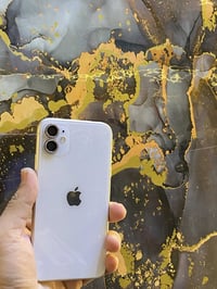 ايفون 11 عادي  ذاكرة 128  بطارية 86  تك نموذج m  مبدل شاشة فقط بصمه وج...