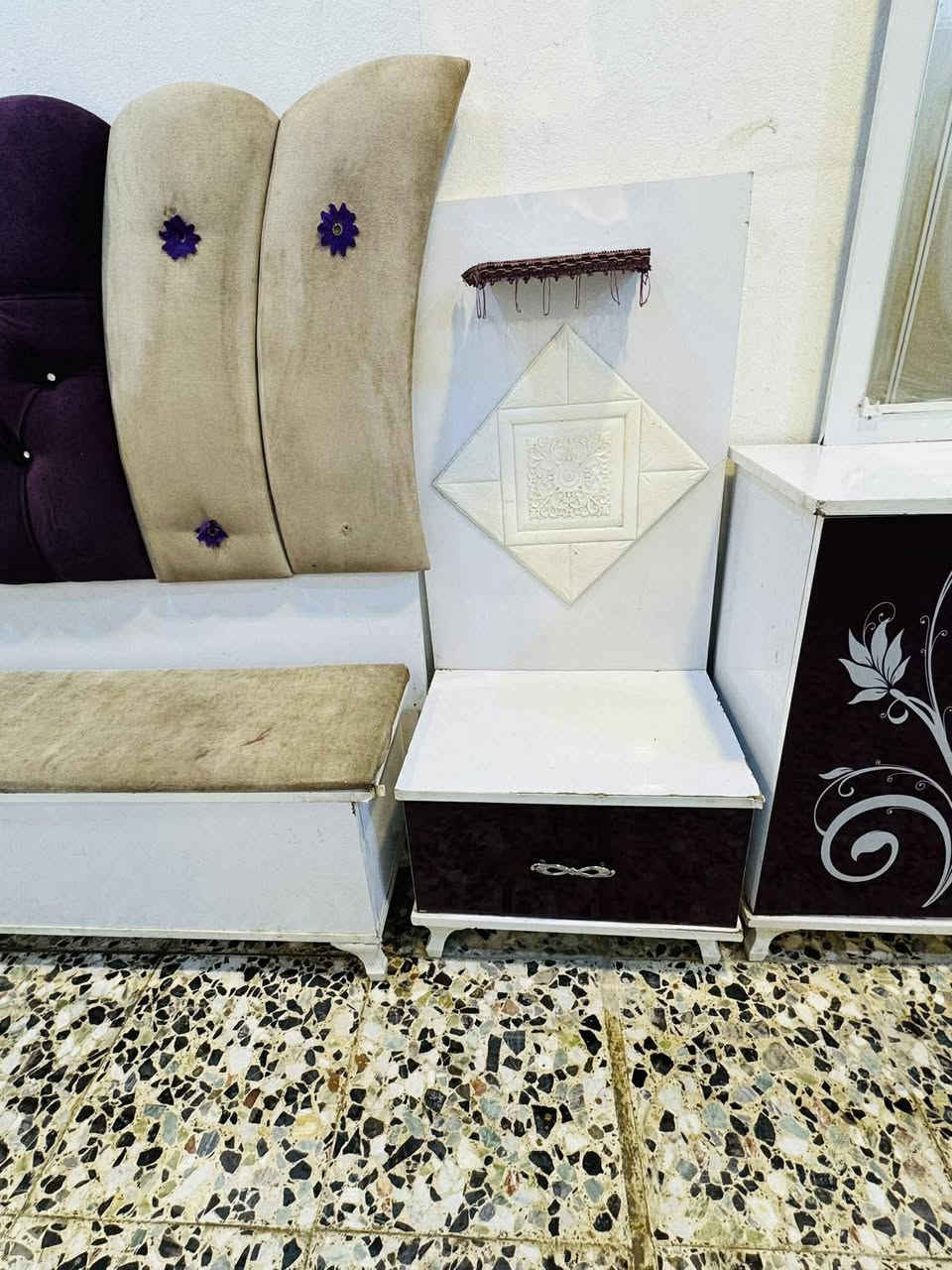 غرفه نوم تركي تخبل نضافه فول ضخمه 8قطع السعر 450الف عنواني النجف حي الميلاد شارع المزرعه سيد علي اتصال فقط***********
