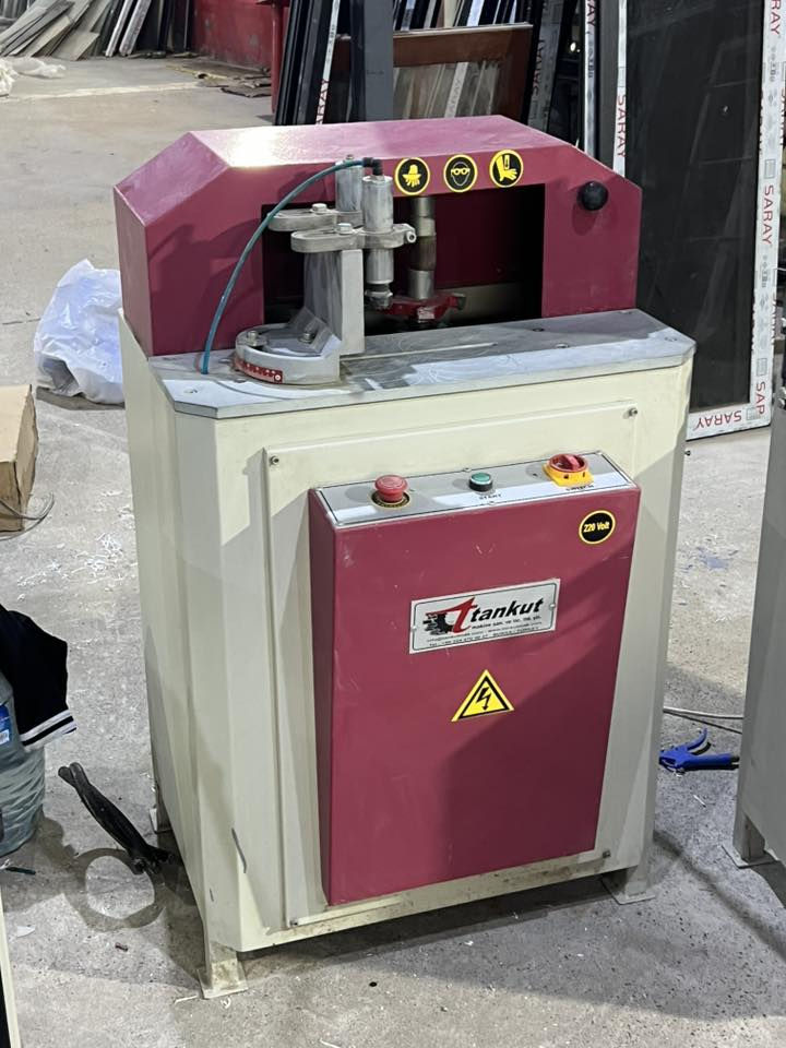 للبيع معمل كامل بيفيسي سينكل سنكل معمل كامل بس بدون كونبريسر معه ملحقات  المنيوم كامل مكان كركوك سعر ٥٧وبي مجال بصيط معمل جديده بمعنه كلمه كوله مامسوي ٢٠بيت بيهااا لوك لوك مامبدل بيهااا اي برغي مكان كركوك 
سعرهااا٥٧وبي مجال قليل رقم هاتف ***********
