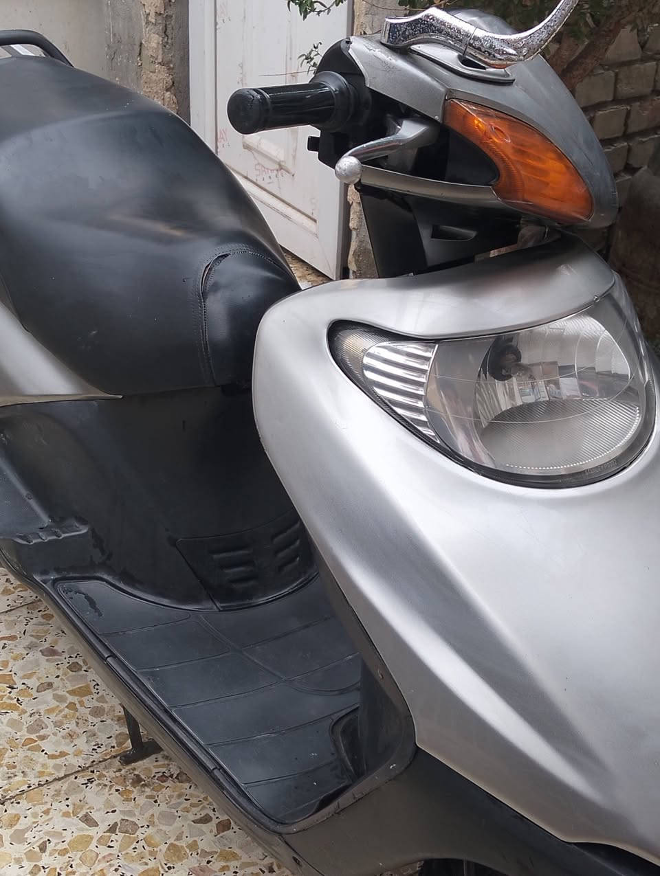 السلام عليكم شباب 
سبيسي ياباني مكينه ممفتوحه 
لاتبخير ولا تنقيص مكينتهه مكفوله ناعمه فول 
تخم تاير جديد 
ابريك امامي خلفي كهربائات كلهن شغالات 
كيج سرعه كيج بانزين اشاير ماصده كله شغال 
كابريتر بلادي اخوان الدراجه ممتعوبه 
تجي وتشوفهه شرط احلى من الصور 

كفرات بلادي 
العنوان بغداد البياع 

السعر #550وبيه_مجال_قليل_كلش

رقم الهاتف ***********

متواجد عل نت 

شراي احطك على راسي مو شراي لتعبني رحمه على والديك
