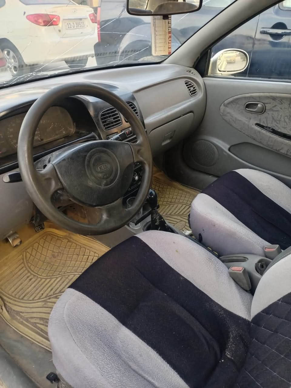 البيع كيه ريو 2001 كير محرك شرط السيارة تحويل ثاني يوم رقم بغداد بسمي صدر جديد رقم الهاتف ***********السعر 40 وبيها مجال
