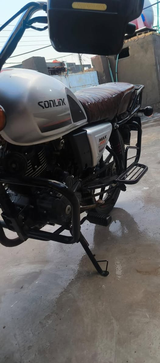 سلام عليكم دايوان جبلي للبيع كفاله عامه دراجه نضيفه وحلوه شوفت عينك كهربائيهت كله شغاله ما نقصه برغي العنوان بغداد بسمايه السعر مليون وبيه مجال حك الجيه مستعجل عله بيعته ***********وراق صولي
