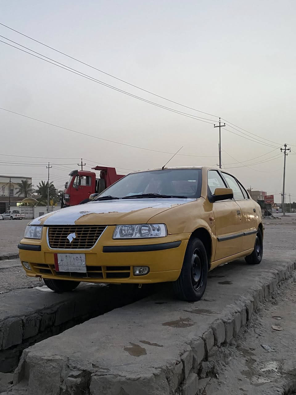 السلام عليكم 
سمند موديل 2010 رقم بغداد
گير محرك لاتنقيص ولاتبخير 
حداده نص عمر
تخم بطاين جديد
مسجل وسماعات بلوتوث
تخم تاير شاده قبل شهرين
تبريد ثلج 
لايتات زنون 
السيارة نصبتها حلوه خياسات مابيها بس بالدوسه قليل كلش
غرفتها مرتبه 
السيارة صبغها مفطر 
توني مبدل راديتر ماي وراديتر تبريد ودعاميه جديدة ولايتات يعني بچم كامل 
سنويتها تسقط بـ شهر الـ 9 وراعيها بالعمارة 
عليها غرامة 200 الف يطيحن من فلوس السيارة 
السعر 28$ وبيها مجال بسيط كلششش
موبايل *********** 
اتصال فقط غير متواجد على الوتساب
مكاني ناصرية سوق الشيوخ
