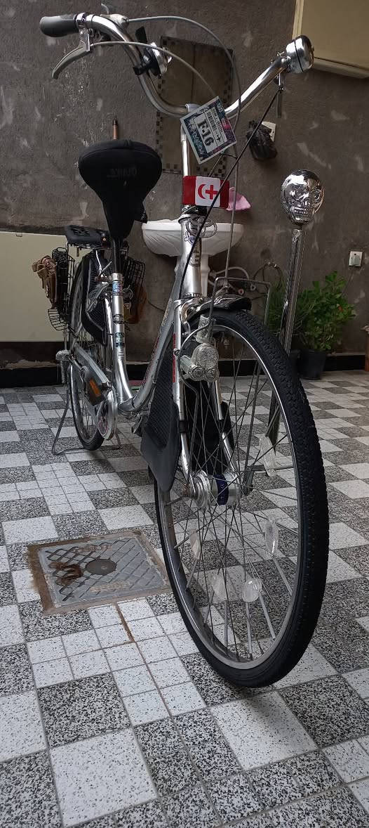 • السلام عليكم •
بايسكل ياباني البايسكل نضيف موديل 2018  البايسكل جاهز من كلشي ونضيف كير 3 نمرة،دينمو، ويالة موس(stainless steel) حجم 26 تخم تاير جديد .
-البايسكل مال جناي وعلى ايدي ونضيف كلش وبالحقيقة احلى  
مكاني واسط-الزبيدية  
السعر 110 وبي مجال . 
شراي اتصل ع رقم ***********
