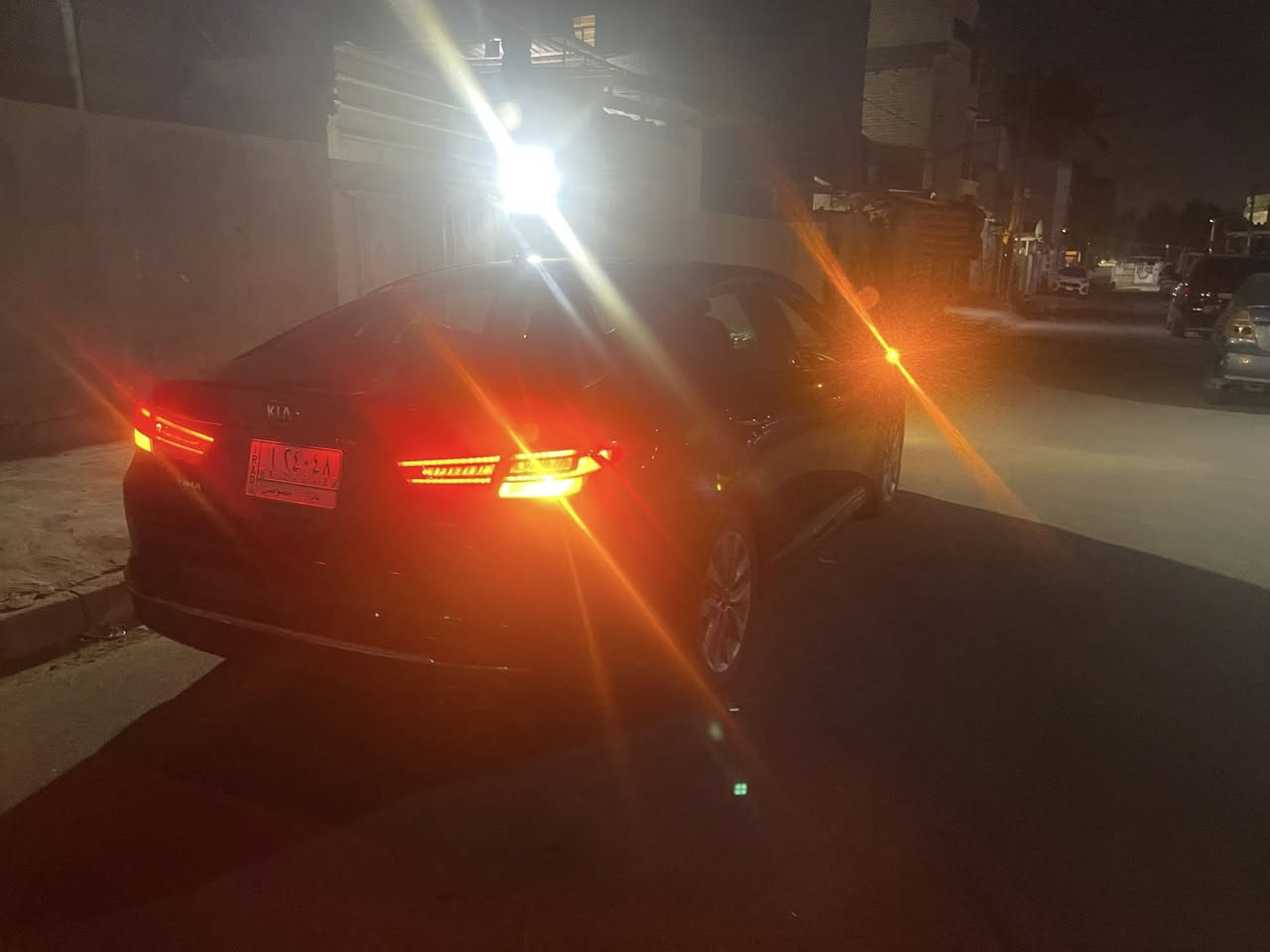 سلام عليكم
سيارة كيا اوبتما مديل 2016وارد امريكي 
فول مواصفات واحد على واحد بصمة فتحة مفولة 
صور الحادث مرفقة مع صور 
سيارة ماناقصهة شي 
محرك جي جاد2400
سعرها 130$
موقع سيارة بغداد
شعلة حي الجوادين 
او كاظمية
رقم الهاتف ***********
