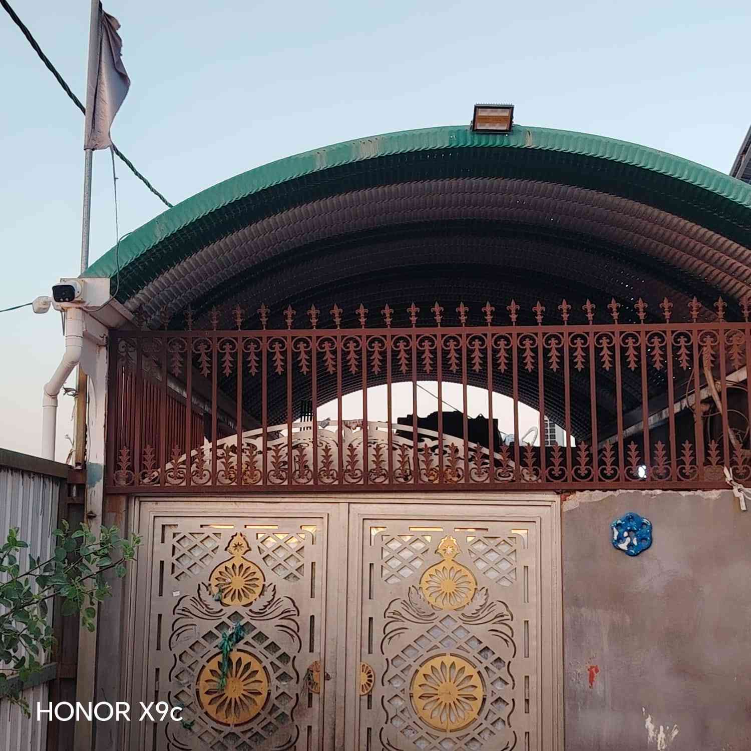 بسم الله الرحمن الرحيم اللهم صل على محمد وال محمد
ثلاث منازل للبيع مساحتهن 1000 متر البيت الاول 500 متر والثاني والثالث على 250 متر طابو  سند 25 تنازل بالمحكمه في النجف الاشرف طريق نجف كربلاء عمود 270 خلف الحسينيات مباشر يصلح حسينه  او منزل يحتوي على طاقه شمسيه 26 انبير ليل نهار مع بقاء الاثاث يبعد عن شارع يا حسين 25 متر شارع عرض 8 متر ماء وكهرباء رسميه السعر خاص للاستفسار ***********
