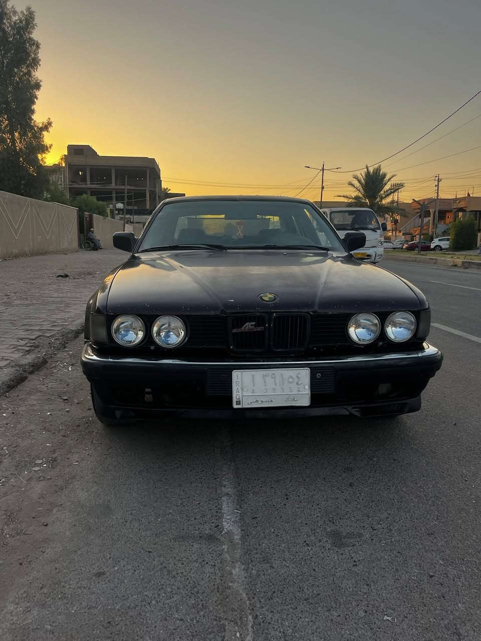 سلام عليكم بي ام دبليو 735
موديل 1994
فول كهرباء دبل جام دبل جكمجة 
مكينة 35  مفتوح 
صدر امامي وجعمة ستير وبور ستيرن جديدات
صدر خلفي منتهي 
لايتات جدد 
دعامية امامية جديدة 
بطاين باب ودشبول جديدات بـَسہ الكشنات رادلهن ترتيب 
كشر رادلة تعمير عضمتة حلوة 
مكانه  بغداد حي البنوك سعر 33 قفل 
رقك تليفون ***********
