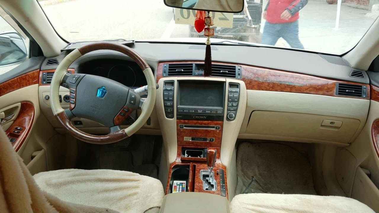 شاهینە 2005
مووس 
ڕۆیاڵ 
دوو دوگمە 
180 بچوک وە بچوک 
پارچەو نیوێک بۆیاخ ئەوروپایە 
چوار تایەی تازەی لەسەرە 
61گڵاو ماعمەلە


**إذا كنت صاحب هذا الإعلان وتريد حذفه لأي سبب، رجاءا أرسل رسالة إلى الدعم الفني**