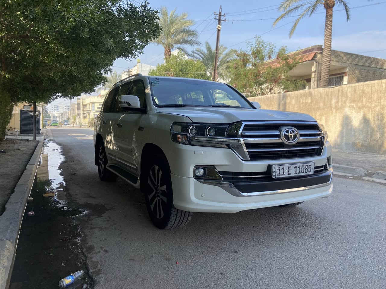 السلام عليكم لاندكروز ١٩ كراند تورنك وكالة ساس محرك ستة سلندر ٤٠٠٠ ماشية ٧٠٠٠٠ الف حقيقي جديدة بمعنى الكلمة وكفالة من الصبغ والحادث ادامة داخل الشركة والسيارة باسمي شادلها تخم تاير جديد 
فتحة سقف سلايت 
تشغيل عن بعد 
خمس بصمات 
صندوق كهرباء 
يدات نيكل 
انارة ترحيب 
مقاعد الامامية كهرباء 
داخل جلد 
ثلاث قطع تبريد مركزي 
شاشة ام الدعاء 
شاشات خلفية 
اضاءة زنون 
دبل ماوس 
حساس امامي خلفي 
زراك لايت 
دشبول لكزز 
مكانها بغداد وسعرها ٥٣٥ للاتصال 
***********
