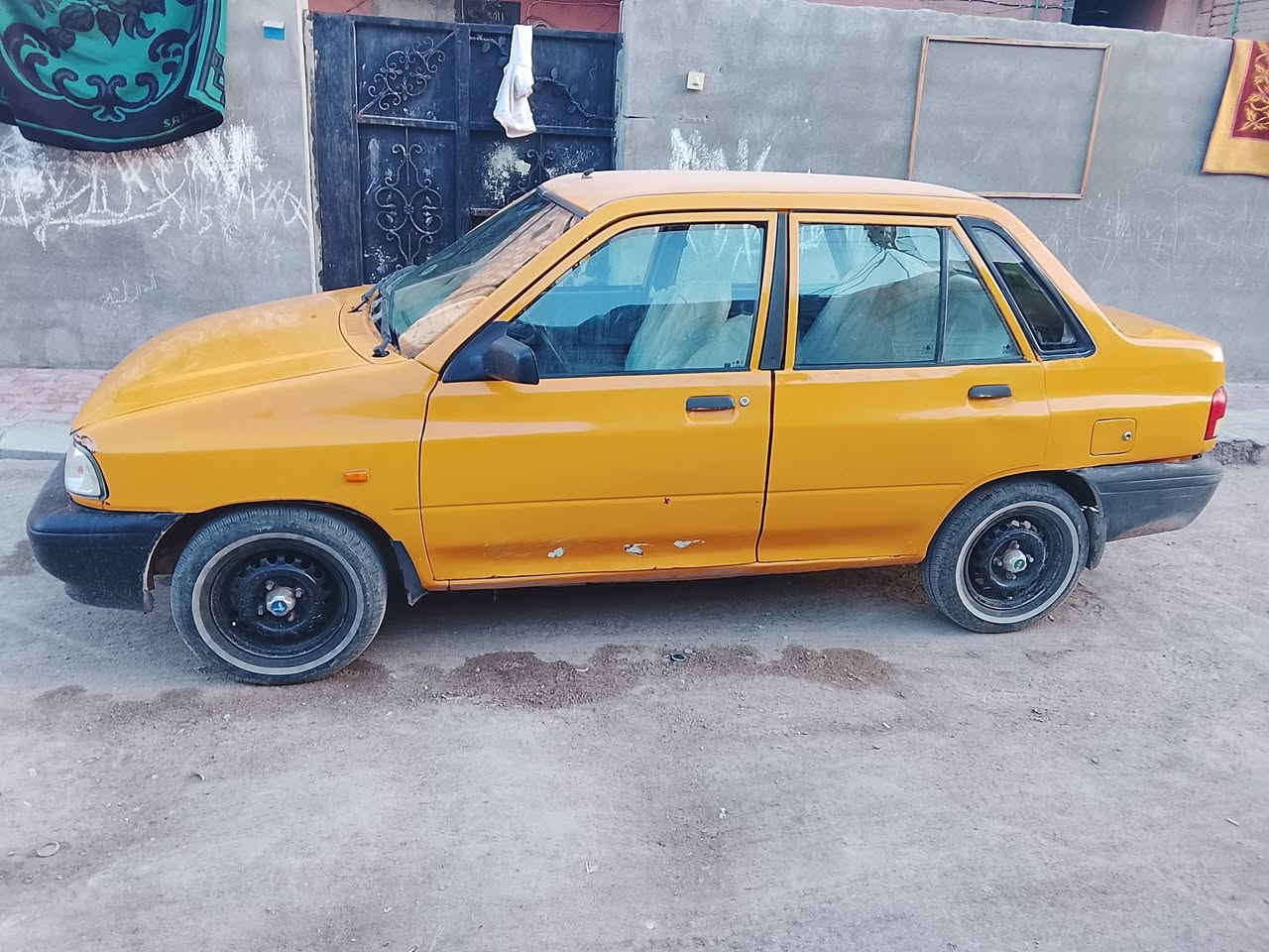 سلام عليكم سايبه مديل 12 سنويه منتهيه راعيها مجود يسويلك وكاله عامه هيئه وغرامه عل المشتري مكينه خير من الله تايرات جدد سعرها قفل من الاخير 15 العنوان بصره حيانيه أول لاين ***********
