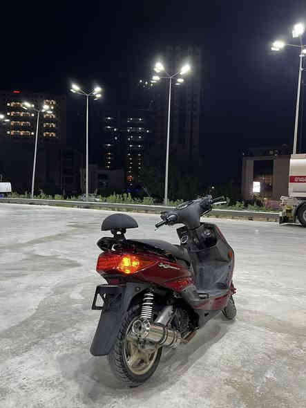 سلام عليكم 
سكنس فحل نوزل طلاعات كولد لون مميز بلادي 🍒
صارلها سبوعين نازله رمبه 
دراجة مكينه بجيس شلعه معدل قويه كلش
بيها تزويد كله اصلي: 
صلنصه
اشاير سود 
كتف اشاره رياضي
بك لايت برتقالي 
تجوه مال امزون اصليه
قاعه رقم الياف
كلج امامي + سبرنك ١٢٠٠ 
دراجة لون مميز ونصبه تخبل
كفاله من كلشي جاهزه ع اخر حبايه 
سعرها 1400 وبيها مجال
سعرها مقارنه بدراجات الرمبه بلاش 
مكاني بغداد حي تونس صليخ
***********
