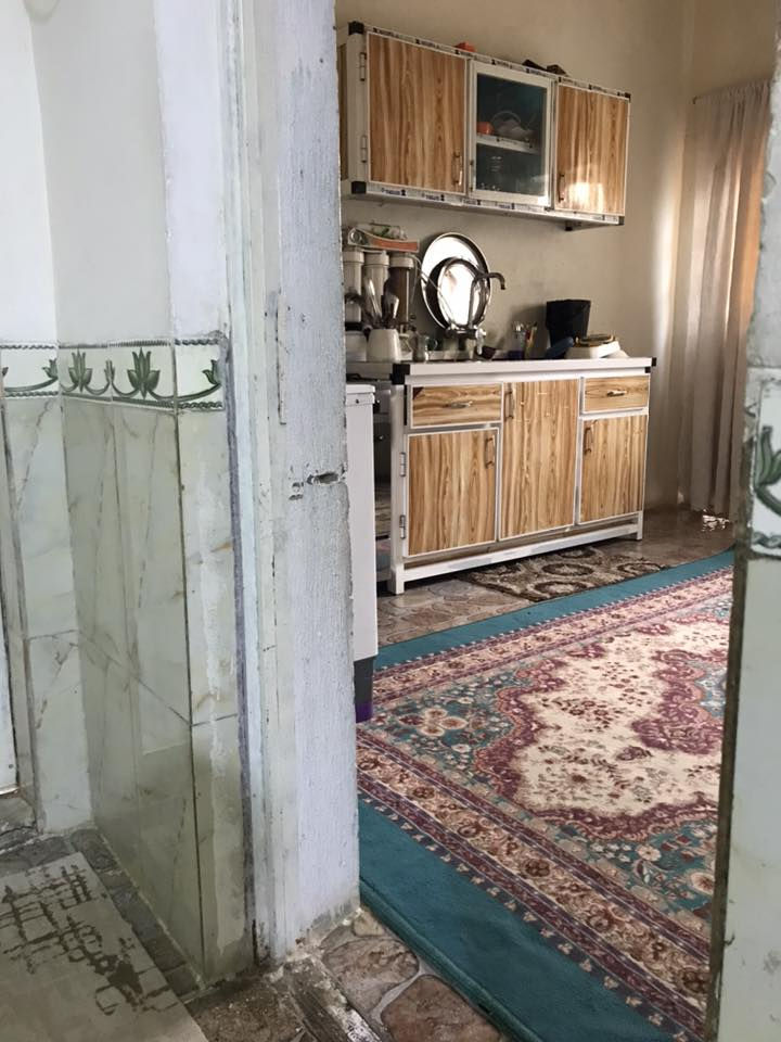 بيت للبيع مساحه ١٢٥ متر  بناء 
صب مسلح طابوق 🏫
📍
المواصفات

طابق الأول :  استقبال + مطبخ ومنور + غرفه صاله +وصحيات 

الطابق الثاني: غرفه فوك 

واجه البيت ٧ خلف التجاري ١٠ امتار تصعد للولايه يقع ع شارع ١٥ حي الولاء .

قرب سوق البورصه  او قرب صيدليه رونق السعر ١٥٢
***********
