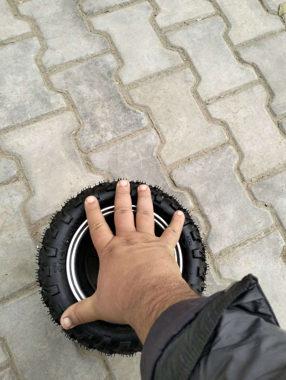 تايرةرباعية حجم 6 جديد ب الكارتون مع الويل إنتاج 2025
بغداد اتصل او راسل ***********
