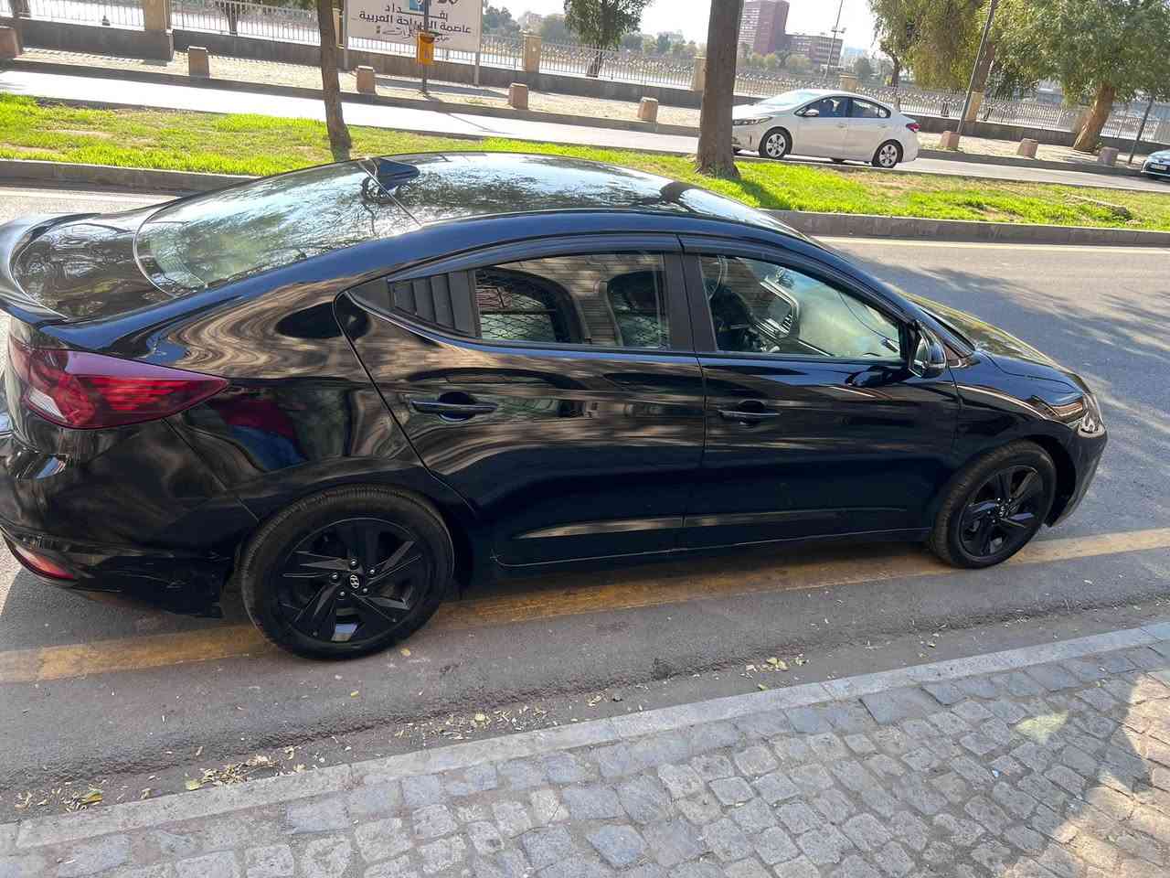 حادثها بنيد وجاملغ وبغداد بيها قبغ جنطة
رادار جانبي 
نظام abs
كامرة دوارة 
كير at
سماعات يابانية
ويل سبورت
تدفئة كشنات
تدفئة ستيرن
3 وضعيات قيادة
عدا الكماليات الصارفهن عليها 
تبريد كامل من كل نواحي
مكينة وكير خير من الله
مكاني السيديه ***********
السعر 122وبيها مجال الطيبين
