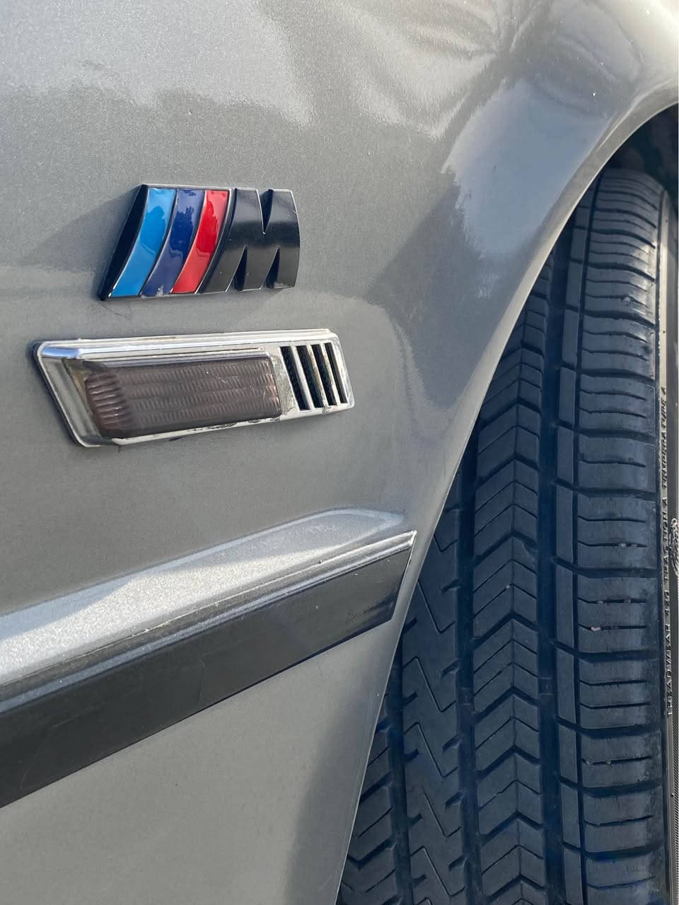 السلام عليكم

بي ام دبليو موديل 1990 

حجم 525i كير عادي 

كهربائيات كلهه شغاله

تبريد شغال تايرات جدد M 

مصبوغه عام بدون ضربه 

رقم أربيل شمالي سنويه لل30 

بلكامل M

كروز رياضي

السعر 54 وبي مجال بسيط

مكاني نجف الكوفة

للاستفسار ***********
