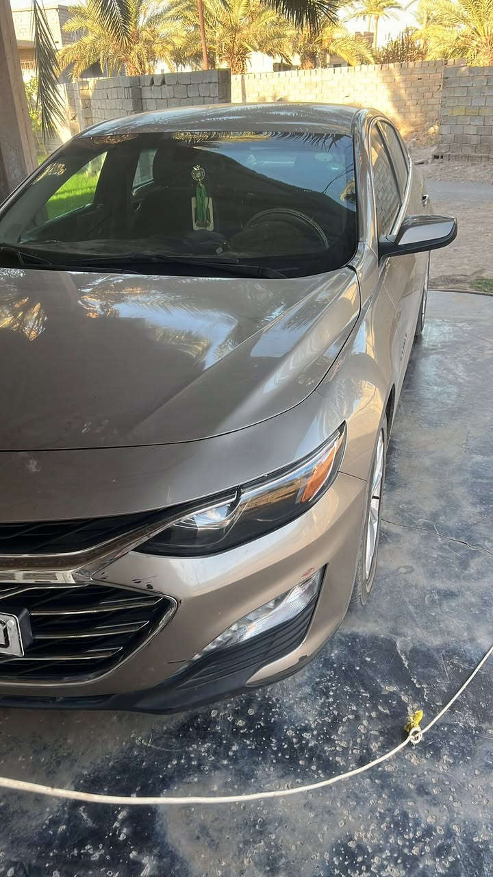 ماليبو 2021فول مواصفات ماعدا الفتحه السياره بيها غطعتين فقط جاملغ وبنيد وراد أمريكي تحويل ثاني يوم سعرها 130وبيها مجال للشراي مكان السياره الكرمه الانبار التصال ‭0783 808 1847‬
