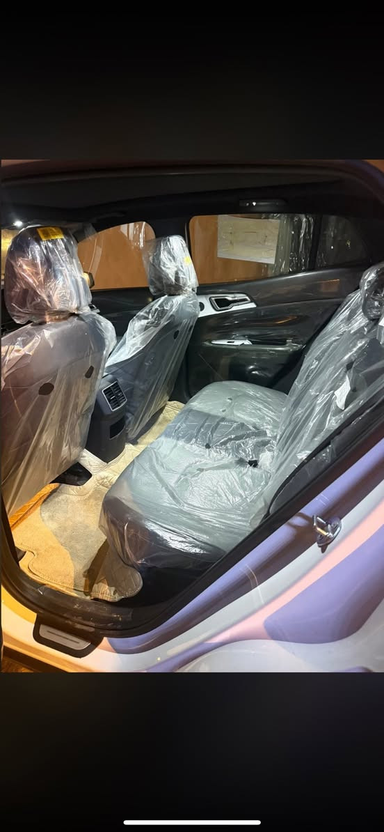 🚗 كيا سبورتاج 2025 بلاك اديشن بانوراما 🔥
مرقم بغداد سنوية + لوحات
✨ أبرز المواصفات:
▪️ محرك 4 سلندر سعة 2000 سي سي اقتصادي وقوي
▪️ سقف بانوراما كامل يعطي إطلالة مميزة داخل السيارة
▪️ نسخة Black Edition مع إضافات سوداء رياضية (شبك، ويل كب، مرايا)
▪️ شاشة وسطية مع نظام آبل كار بلاي وأندرويد أوتو
▪️ كاميرات + حساسات أمامية وخلفية
▪️ تشغيل بصمة + دخول ذكي
▪️ مقاعد جلد مريحة بتصميم رياضي
▪️ مكيف خلفي لراحة الركاب
▪️ نظام ثبات إلكتروني ووسائد هوائية متعددة للسلامة
💎 سبورتاج 2025 تجمع بين التصميم العصري، الاعتمادية المعروفة من كيا، والتجهيزات الحديثة التي تجعلها من أكثر سيارات الـSUV طلباً في السوق. مكفوله 
ضمان دوليه وبيها 3 تبديلات دهن مجانيه  المكان الغزاليه 
***********الرقم بي وات ساب هم الرجاء الاتصال عليه ماشيه 6000 سعر 245 وبيها مجال
