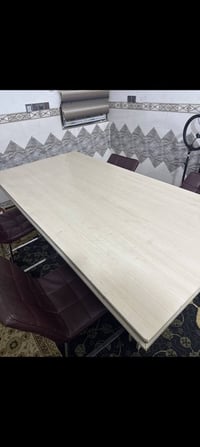 ميز طعام • ٣ كراسي • نضيف
