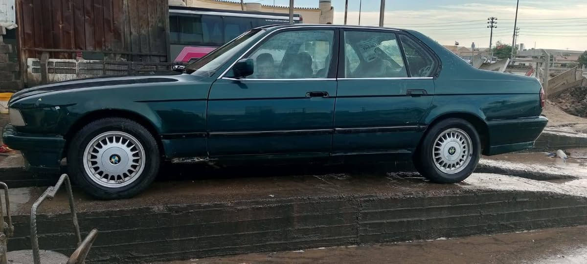 السلام عليكم بي ام دبليو للبيع موديل ٩١ ٧٣٥ السعر ٢٨ مكلف بلنشر  للاستفسار الاتصال علي الرقم ***********
