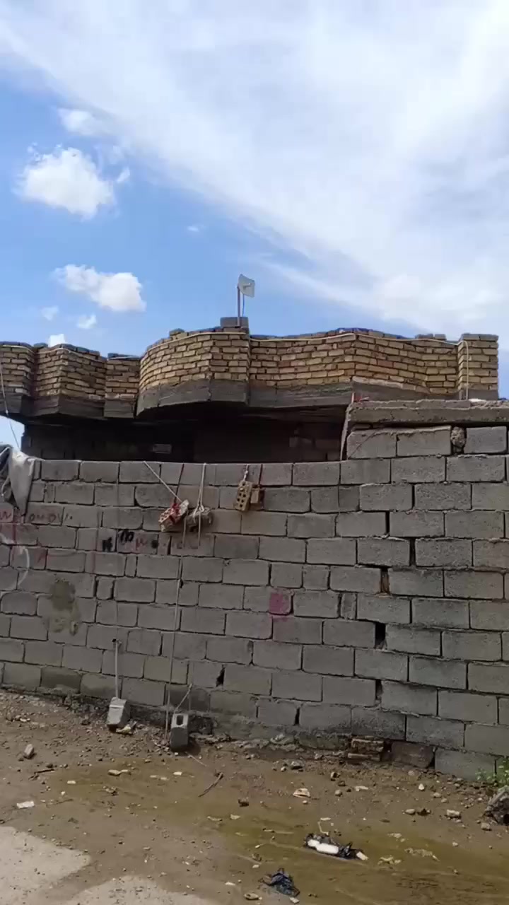 السلام عليكم بيت البيع المساحه 200 مكان التاجي قرب مدرسة السرور خدمات خير من الله السعر  16 بي مجال الشراي يتصل  *********** / ***********
