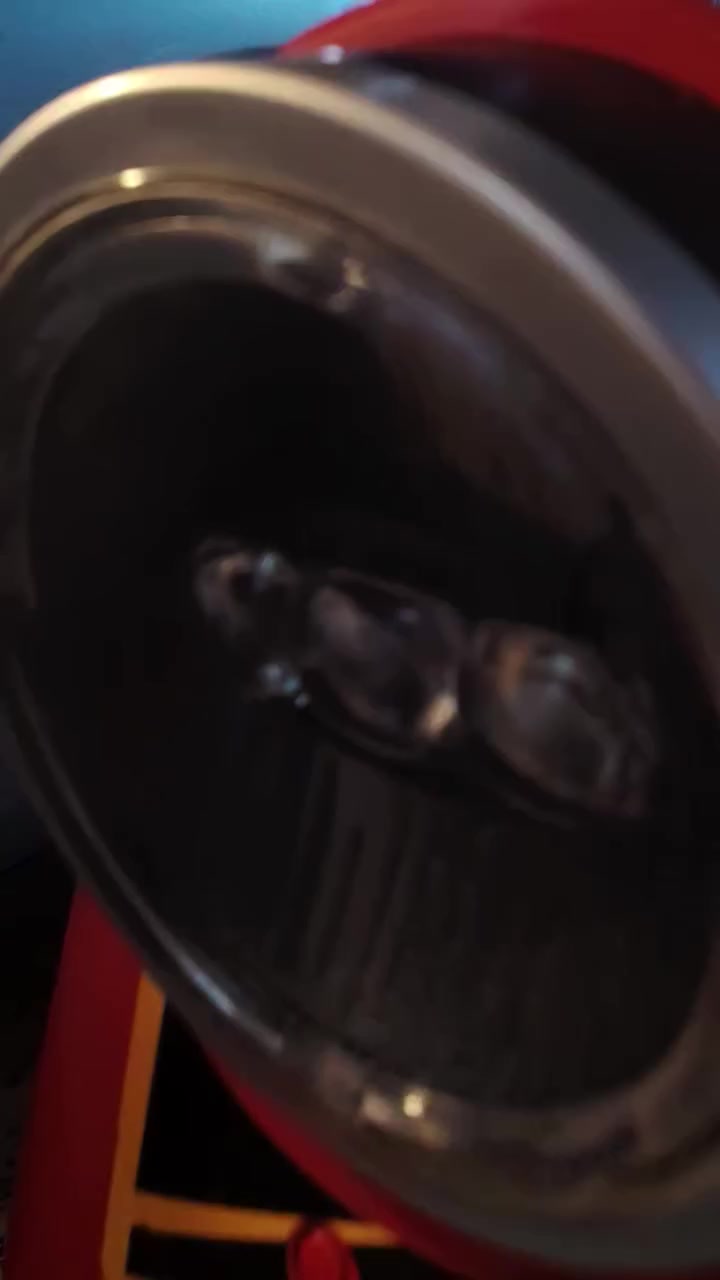 سلام عليكم شباب عندي دراجه شحن البيع R11خوان خصم الحجي الدراجه حلوه ونضيف وكامله مكمله مديل ٢٠٢٦ بل شهر الواحد طلعته وصله موجود كامله مكمله من كلشي مكفوله بطاريات امبير سعر ٥٥٠ وبيه مجال حك جيه مكاني تنومه صالحيه خوان أكرر الدراجه مكفوله من كلشي وشراي يدلل
