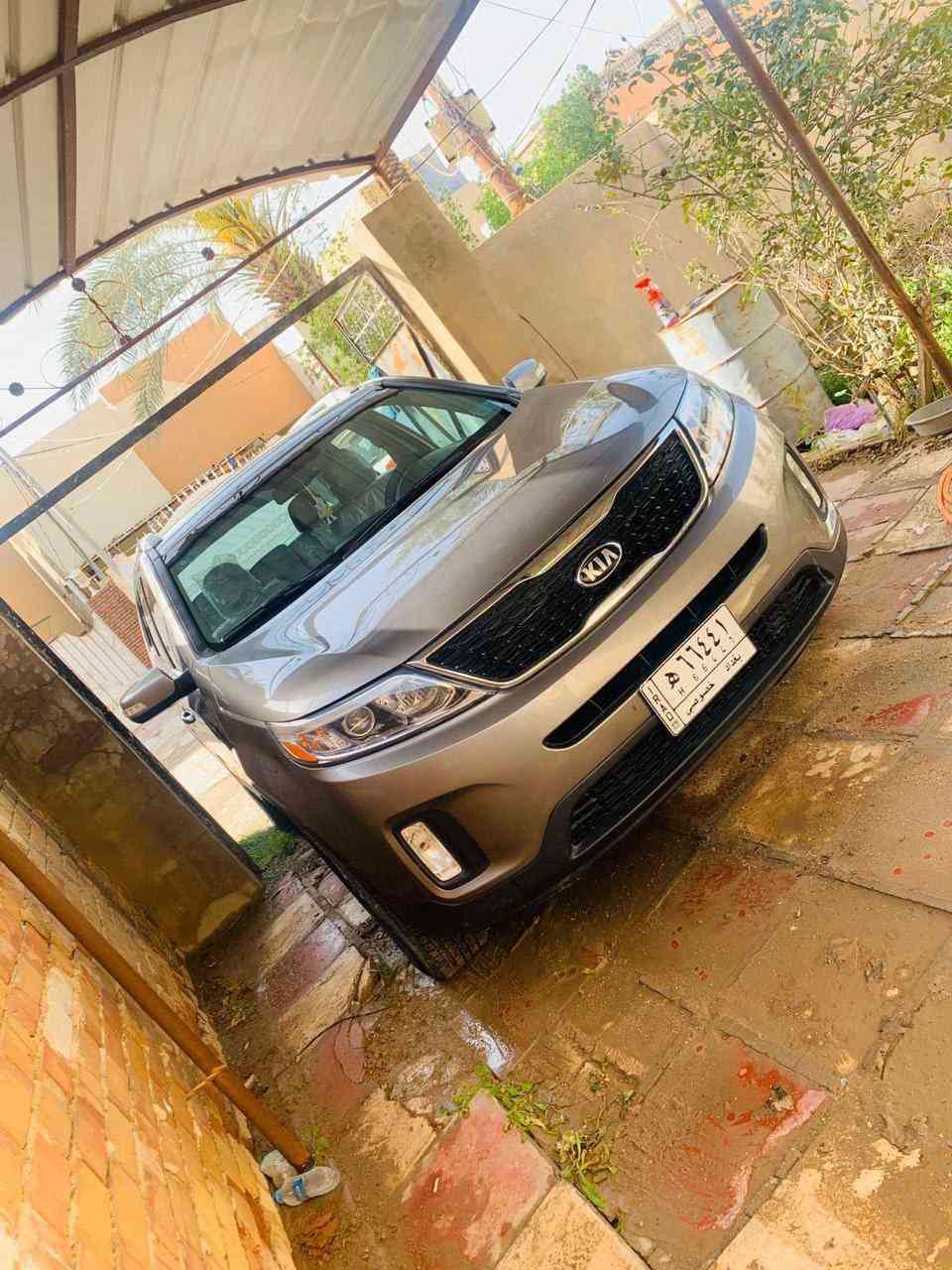 سورنتو 2015
وارد امريكي 
مكينه 2400
7راكب 
رقم شبه مميز 
مكفوله كفاله عامه 
سياره باسمي 
ماشيه 80ميل حقيقي
ضربتها اربع اصابع بين الباب والجاملغ عكس السايق
***********
