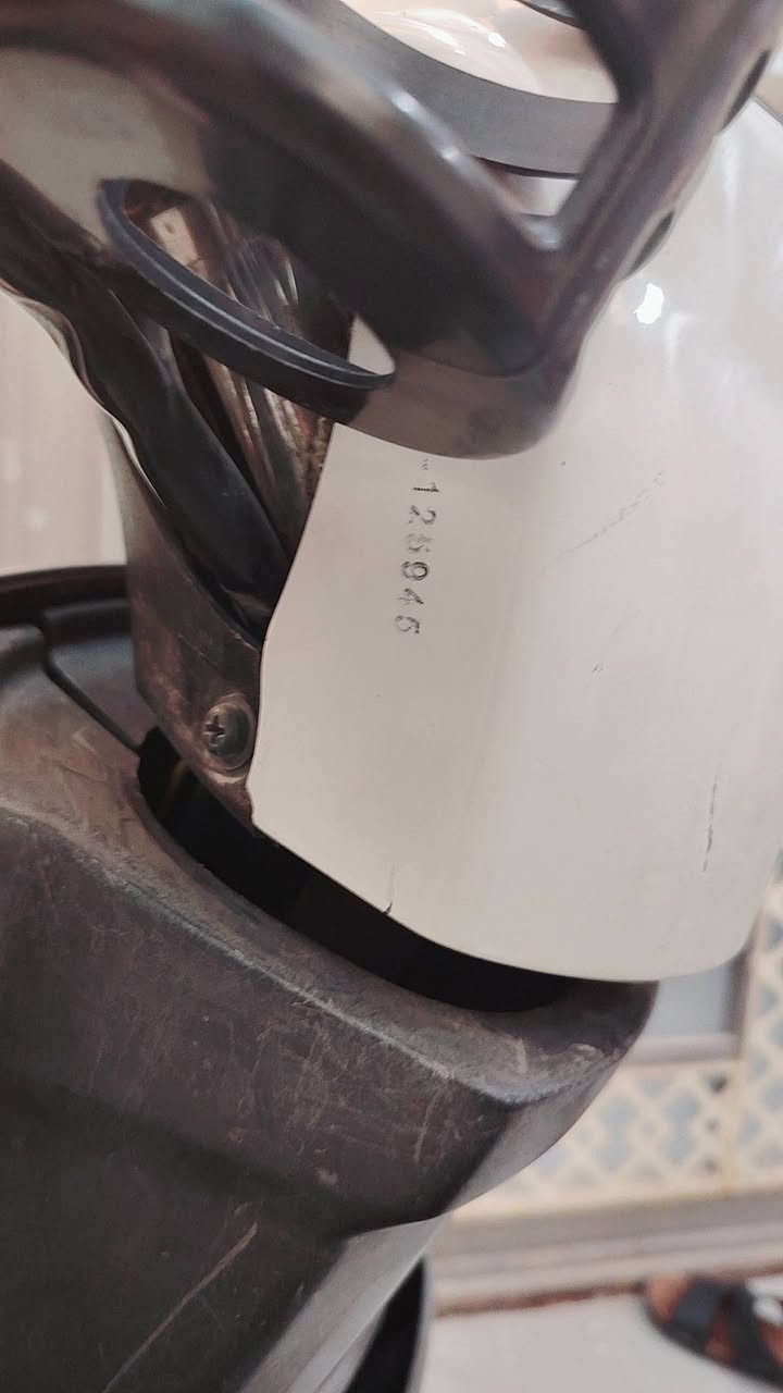 دراجه بوليسي للبيع الدراجه مكفوله مكينه وكير وختم واحد الدراجه البلادي ماناقصه شي شوفت عينك العنوان مجمع سيد اسماعيل البوابه الأوله السعر ٩٠٠ وبيه مجال للشراي بي خير ويدلل...      ***********  وهاذه رقمي
