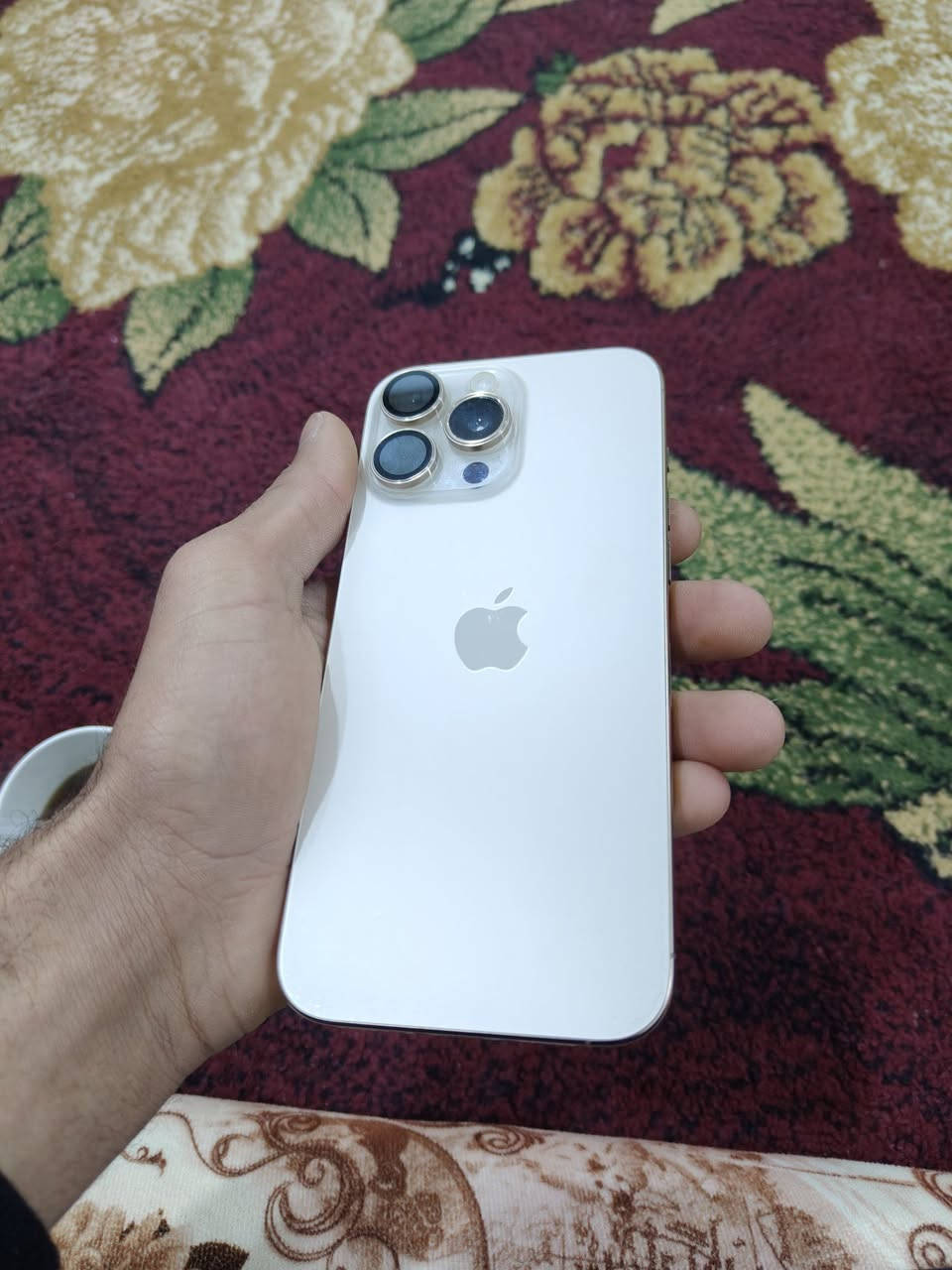 للبيع (لأصحاب الذوق والتميز)
​الحالة: الجهاز بحالة الوكالة (نظيف جداً)، استخدام شخصي  وخالي من أي خدوش أو عيوب فنية.
​المواصفات الأساسية:
​الموديل: iPhone 16 Pro Max.
​اللون: تيتانيوم صحراوي (Desert Titanium) / أو تيتانيوم أبيض (حسب وضوح الصورة).
​المميزات: كاميرا خرافية، أداء جبار، وبطارية تدوم طويلاً):
​سعة التخزين: [ السعة 256GB أ].
​نسبة البطارية: [ النسبة: 99%].
​الملحقات: الكرتونة الأصلية وكابل الشحن الأصلي.


**إذا كنت صاحب هذا الإعلان وتريد حذفه لأي سبب، رجاءا أرسل رسالة إلى الدعم الفني**