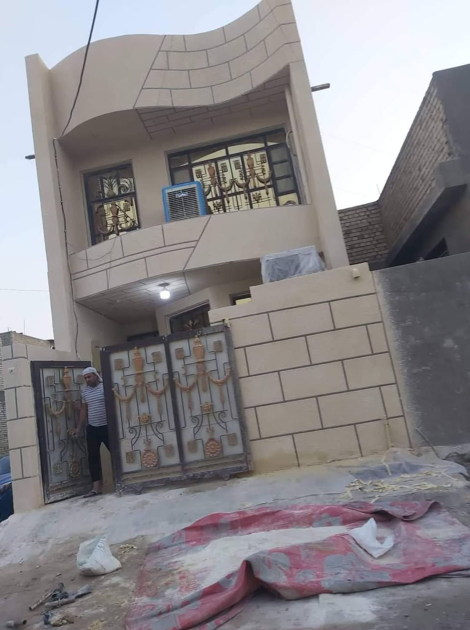 يا الله هاذه شغلي نشاء الله ينال عجابكم لبخ وطلس او لبخ سقل ناعم أو لبخ ونثر او تكند مصاطر او تشميع داخل خارج اي شغل دخل بغداد اني حاضر وبل خدمه شرط شغل درجه اولئ ولتزام بل عمل نتصل وبيك خير وددلل سعار مناسبه وحالين متفرغ *********** ابو حسن الباخ
