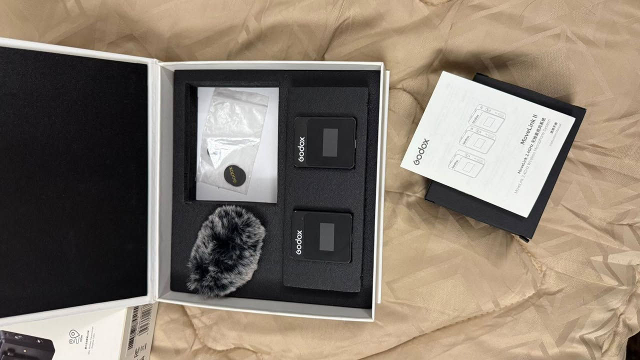 سلام عليكم
مايك من شركة كودوكس
مايك احترافي تكدر تستعملة للكاميرا والتليفون

ملحقاته :
فروة المايك ينطيك عزل اقوى
مدخلين واحد للكاميرا وواحد للتليفون
كيبلين تايبسي للشحن
و كيبل مايك ثانوي

"المايك متحدث واحد"

سعرة ٩٥،٠٠٠
للتواصل على رقم ***********
