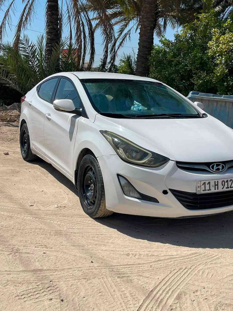 النترا ٢٠١٥ خليجي بيهة جاملغ صبغ بدون دواخل والبنيد وكعت عليه طابوكة وصبغت ربع الايسر منة فقط والسونار موضح كلشي السعر ١١٢ 
***********
