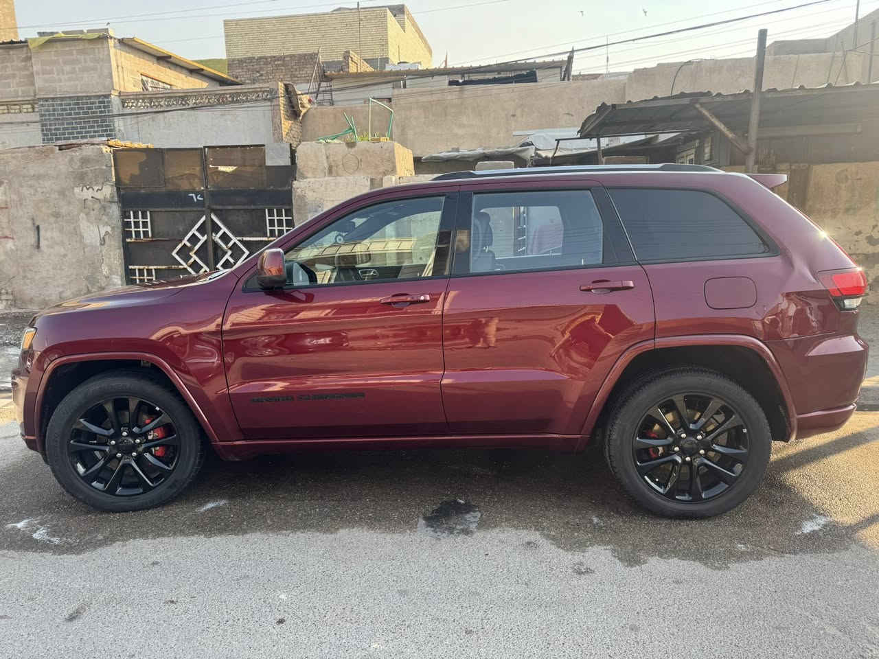 سلام عليكم جيب 6سلندر  موديل 20لون كرزي بجم كبس حادث خلفي شي بسيط سيارة نظيفة جاهزة من كلشي مابيها نقص  سيارة فتحة كشن امامي تدفئة ستيرن تدفئة ب اسمي مكاني بغداد حي العامل هذا رقمي***********
