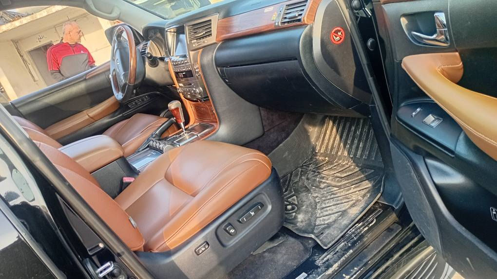 ..TOYOTA..LEXUS..SPORT..LX540

تويوتا..لكزز 540... LX ..V8
رقم : أربيل 22 
السياره : مجهزه رقم هزه سنويه جديد 
السياره: بدون ضرر 
#العداد : 262 km الف 

#المواصفات 1️⃣ /1️⃣
بصمه سلايت 
شاشه وكامير 
حساسات خلفي امامي 
شاشات 3 بلاديات
رادار امامي + جانبي
كشنات حار + بارد + ثنين كراسي كهرباء
كشن سايق خزن مموري
اربع كامرات 360 
ستيرن كهرباء خزن + ستيرن تدفىء
اتو بارك تصفط وحدهي
13 سماعة + دمام 
كشنات خلفية كهرباء 
تشغيل عن بعد 
فتحة بل سقف
داخل بيجي 
7راكب 
3قطع تبريد 
داخل جلد 
كشنات كهربائي 
صندوق كهربائي 
جكات 
#السعر : ٣٧٥ $ 
اعلى مواصفات بل لكزز فول للاخير
#الاتصال: *********** _ *********** 
#العنوان: الموصل _ الحمدانية . الحمدانية, نينوى
