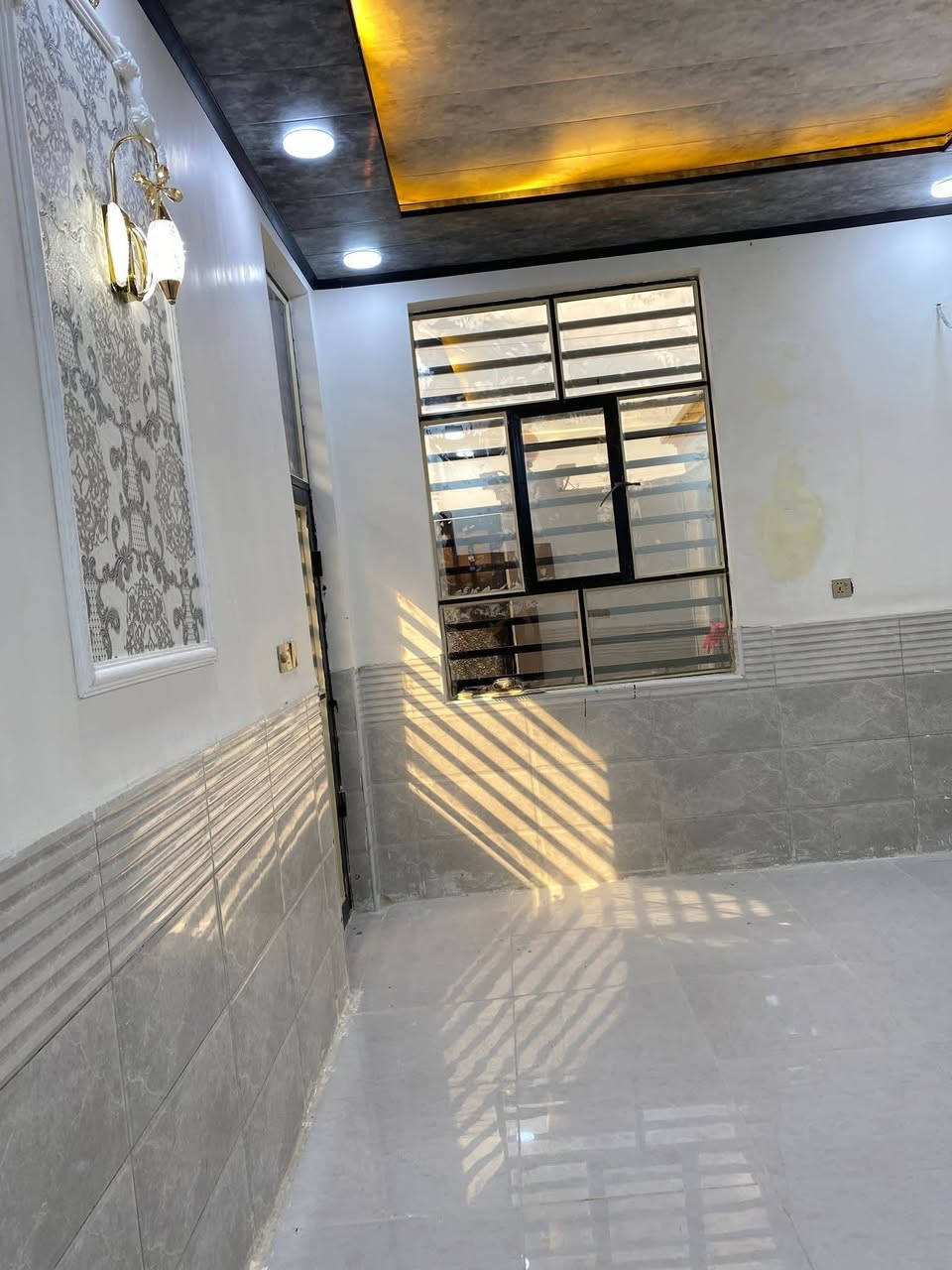 السلام عليكم بيت 100متر حي النداء شارع ستين الترابي يم موال حكايه منطقت 53736 شارع 10قريب عله شارع قنبر ***********
