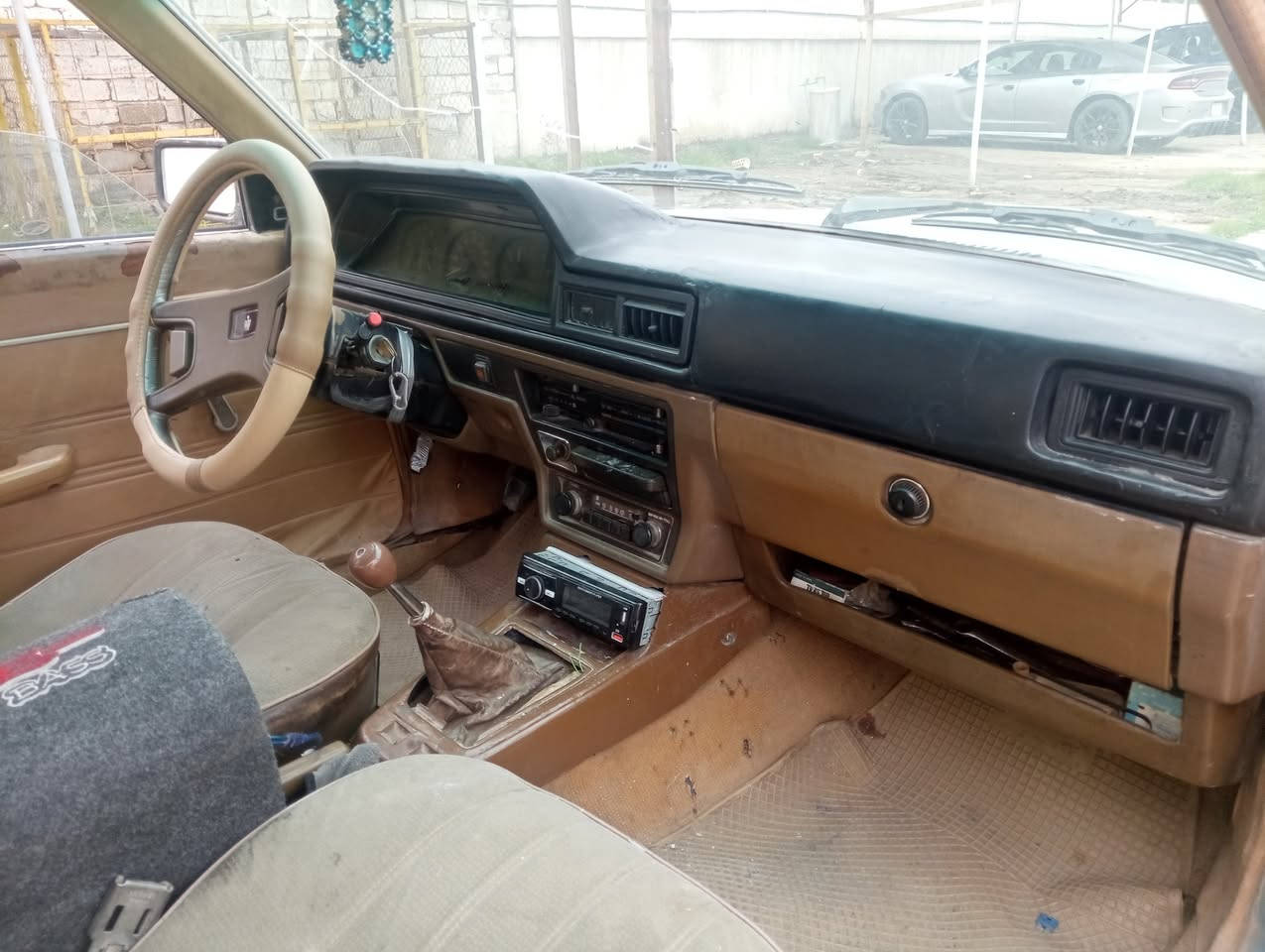 كرونه موديل 82تخم تاير مكينه وكير جدد  كربائيات شغاله والكشر شوف العين السعر 25رقم التيفون ***********
