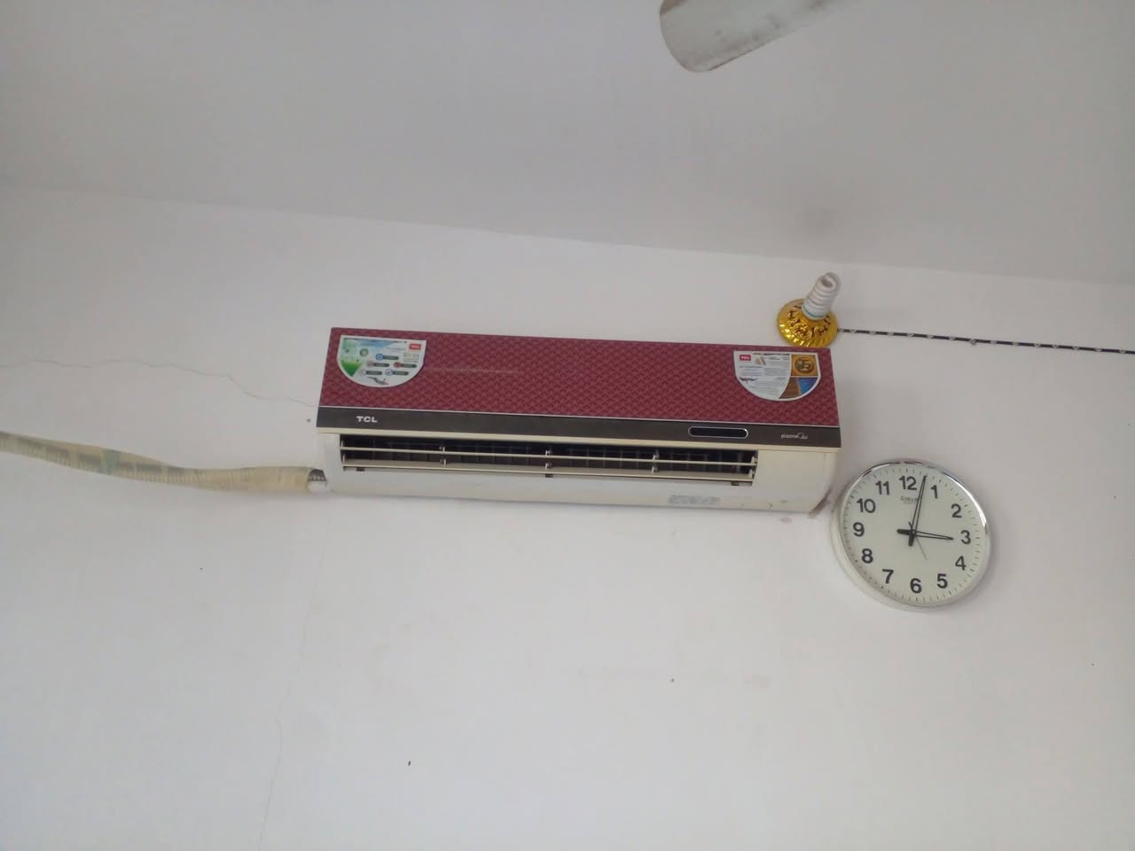 عروض بداية الموسم 🌬️🥶
: الصيف بابه طويل.. بس ويه "أبو كرار" تبريد سبلتك ماله مثيل! ❄️🛡️
يا أهلنا الطيبين في بابل .. لا تخاطر بجهازك ويه المبتدئين!
الفني حيدر  يضع بين أيديكم خبرة 15 عاماً في عالم التبريد والتكييف. إحنا مو بس نصلح، إحنا نرجع سبلتك كأنه طالع من الكارتون!
🎁 عروض "تنزيلات الثقة" من حيدر :
✅ غسل "الفول صيانة" (Full Service): غسل القطعة الداخلية والخارجية ، تنظيف مجاري التصريف، وفحص الأداء.. كل هذا بأسعار مخفضة جداً!
✅ تشخيص الأعطال المستعصية:
خبرة 15 سنة تخلينا نعرف العطل من صوته. تصليح الكارتات، معالجة الليك، وشحن غاز (أصلي) لضمان برودة تدوم.
✅ عرض خاص للبيوت والمساجد:
تنزيلات حقيقية عند صيانة أكثر من 3 قطع أو أكثر في نفس المكان.
ليش تختار "حيدر "؟
 * 🛠️ خبرة 15 سنة: يعني شغلك بأيد أمينة وماكو تجربة بجهازك.
 * ⏱️ دقة بالمواعيد: كلمتنا وحدة، ونجيك بالوقت المتفق عليه.
 * 🧼 نظافة العمل: نشتغل بضمير ونحافظ على نظافة بيتكم.
 * 💰 أسعار أهلية: شغل درجة أولى بأسعار تراعي الجميع.
📍 مناطقنا: في بابل .
📞 للحجز والاستفسار (اتصال أو واتساب): [***********_***********]
..  خبرتنا تبرد قلبك قبل سبلتك!
💡   "ابنكم حيدر في خدمتكم"،
