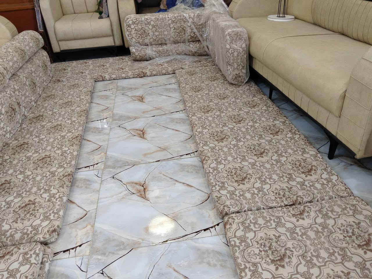 ديوان ارضي اخو جديد 450 وبيه مجال بسيط عنوان مدينه الصدر 400 دار
عدد تكيات 8 
دوشك 9
زاويه 2


**إذا كنت صاحب هذا الإعلان وتريد حذفه لأي سبب، رجاءا أرسل رسالة إلى الدعم الفني**