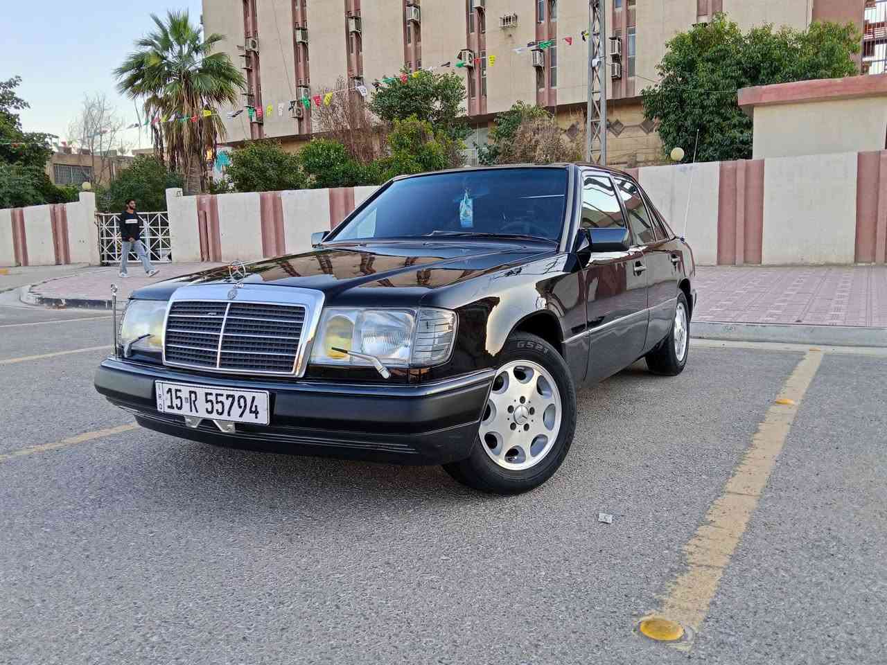 سلام عليكم مارسدس دب للبيع حجم 300  موديل 91 رقم انبار انكليزي تحويل مباشر سنويه لل2030 محرك وكير ففتي 2500 جدد مكفولات حداديه خلفيه واماميه جديده نفض تخم تاير جديد ويل كروم تبريد شغال ثلج داخل جديد كهربائيات كله شغاله سيارة جاهزه ونفس الصور شخط مابيه مصبوغه جماليه السعر 59 وبيه مجال قليل مكاني كربلاء للاتصال ***********
