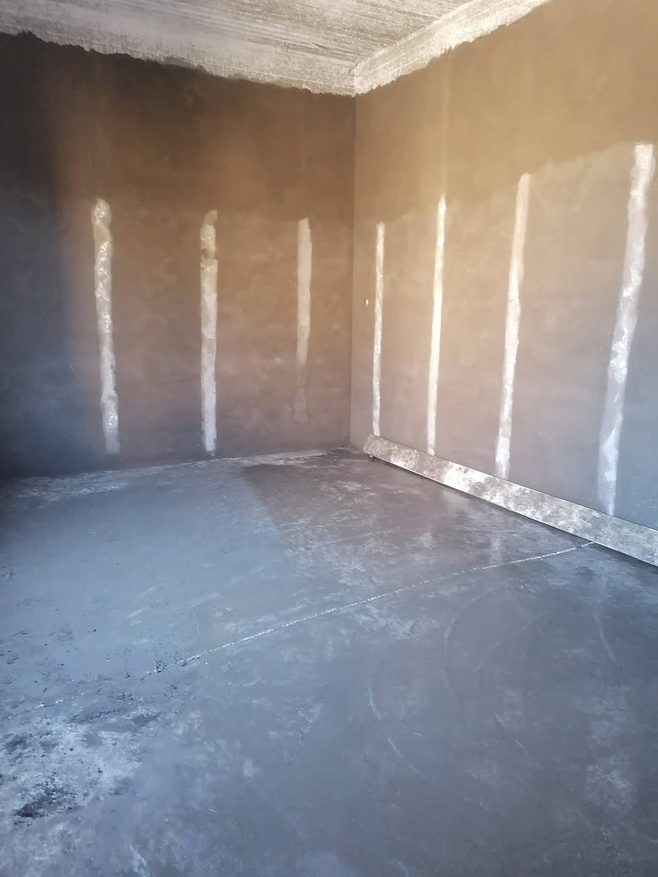 سلام عليكم
كادر لبخ متفرغ حالين 

رقم ***********
