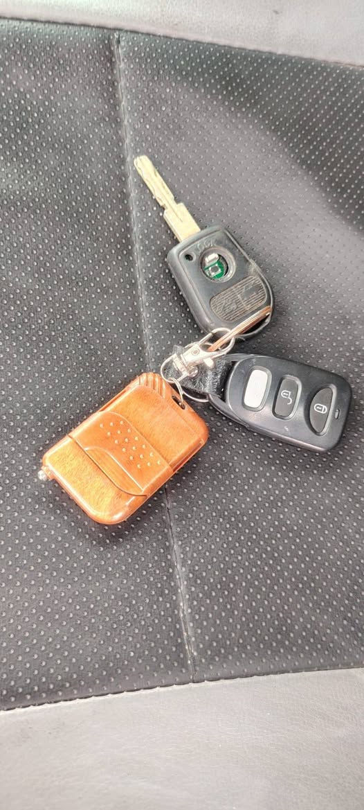 سلام عليكم
بي ام 735

ضمان كير محرك حداده 100/ 100 
تخم تايرات جدد تبريد فول عوزه غاز 
صالصنه نضام رياضي اكتروني ريمون 
سياره شوفت عينك نضيفه خير من الله 

***********
