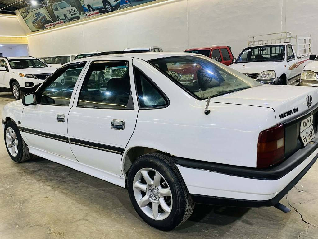 ئۆپل ڤیکترا ١٩٩٢ مەکینە ١٨ گێر عادی گێر و مەکینە بەشەرت چوار تایەی و ویلی نوێی لە ژێرە توندو تۆڵە بێ مەسروفە سەنەوی تازە بەسەرچووە ٢ پارچەی بۆیاخە دەعم و لێدانی نییە 
سعر:42$
ژ.م:*********** كويسينجاك, أربيل
