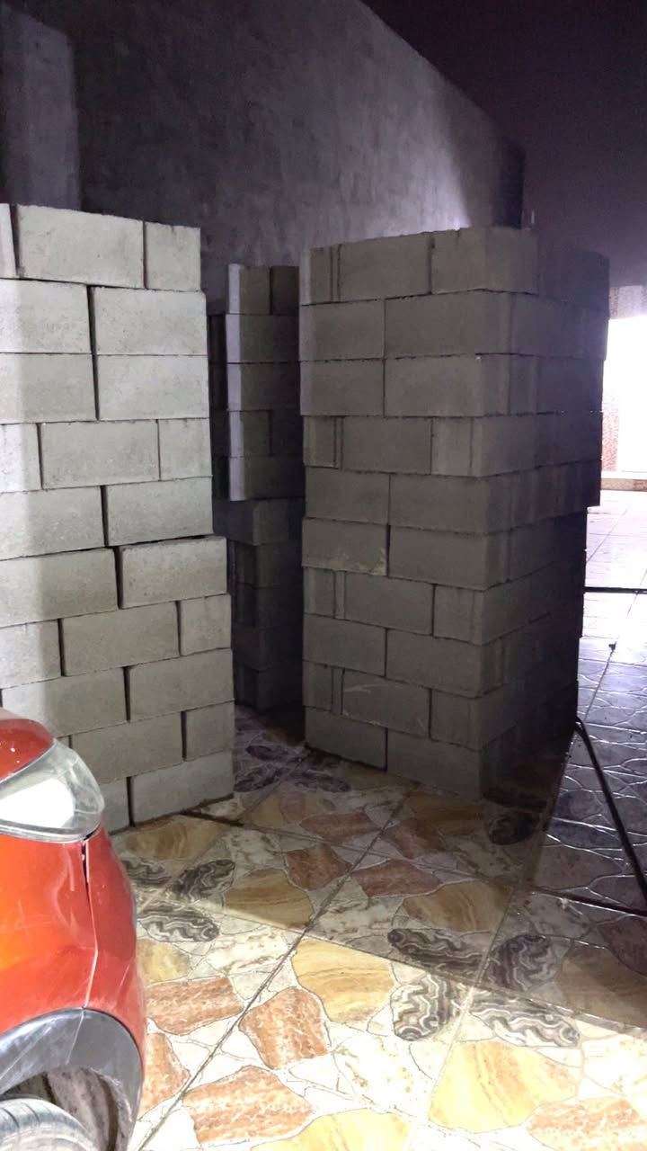 سلام عليكم عندي ابواب ثنين للبيع المنيوم pvc وعندي 87 بلوكة للبيع موقعي الرمادي الصوفية الابواب سعرهم ثنيهم 120  
البلوك سعره 40  
***********
